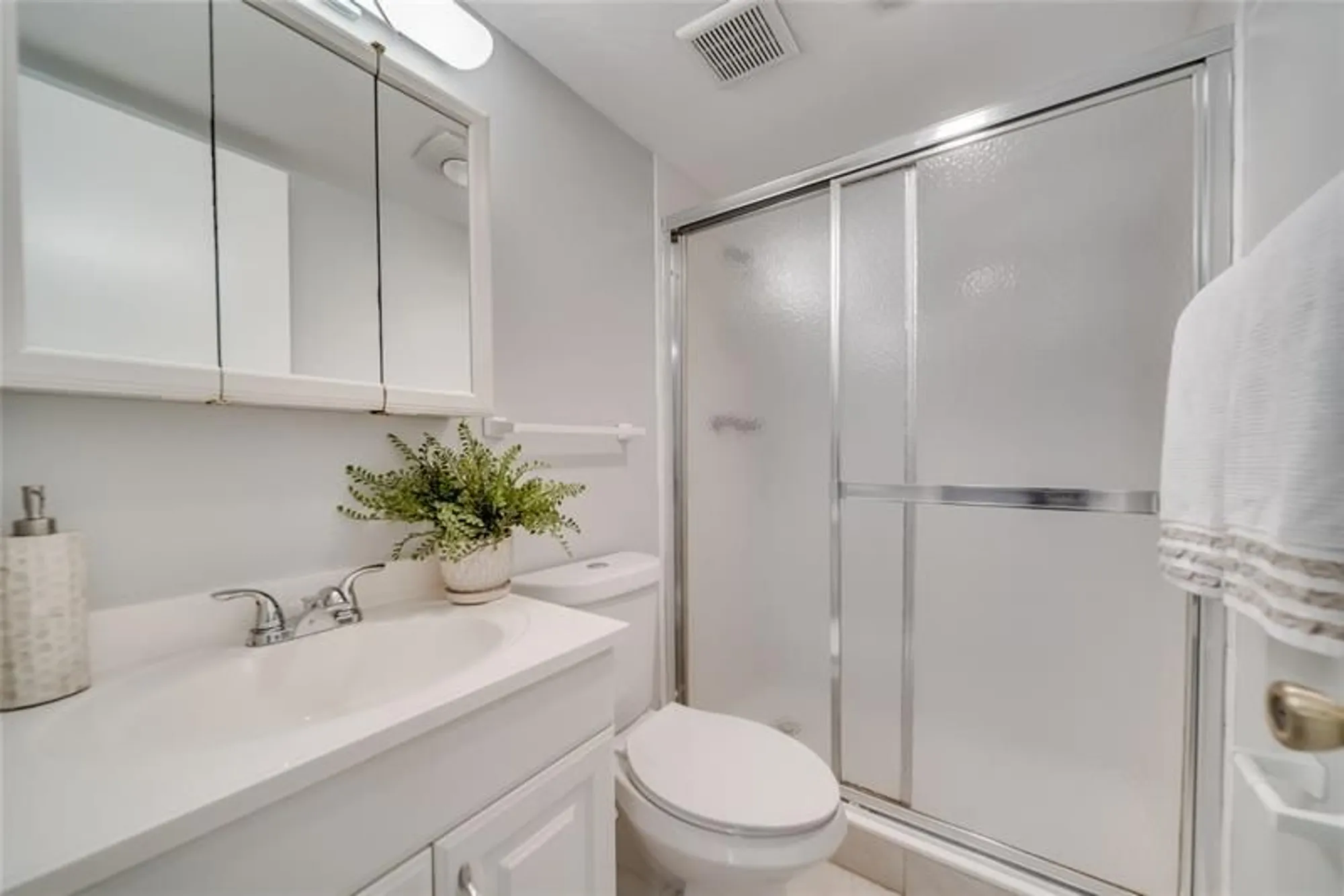 Property Slideshow image 16 of 43 | 2271 nw 47th ter 107, Lauderhill, FL, 33313