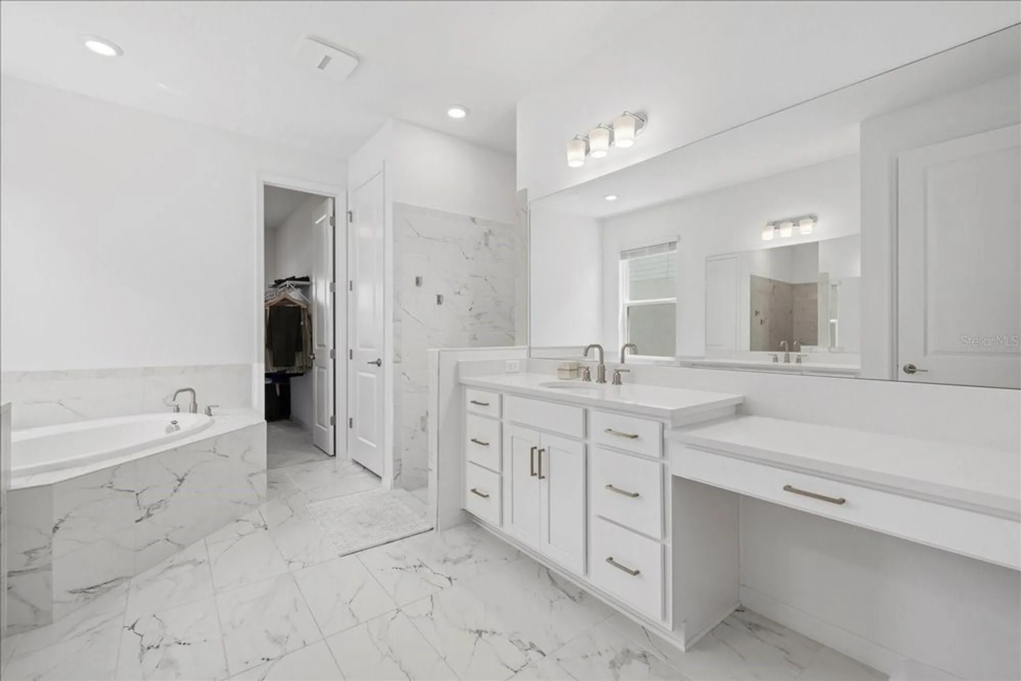 Property Slideshow image 22 of 52 | 4423 pond brook ct, Bradenton, FL, 34211