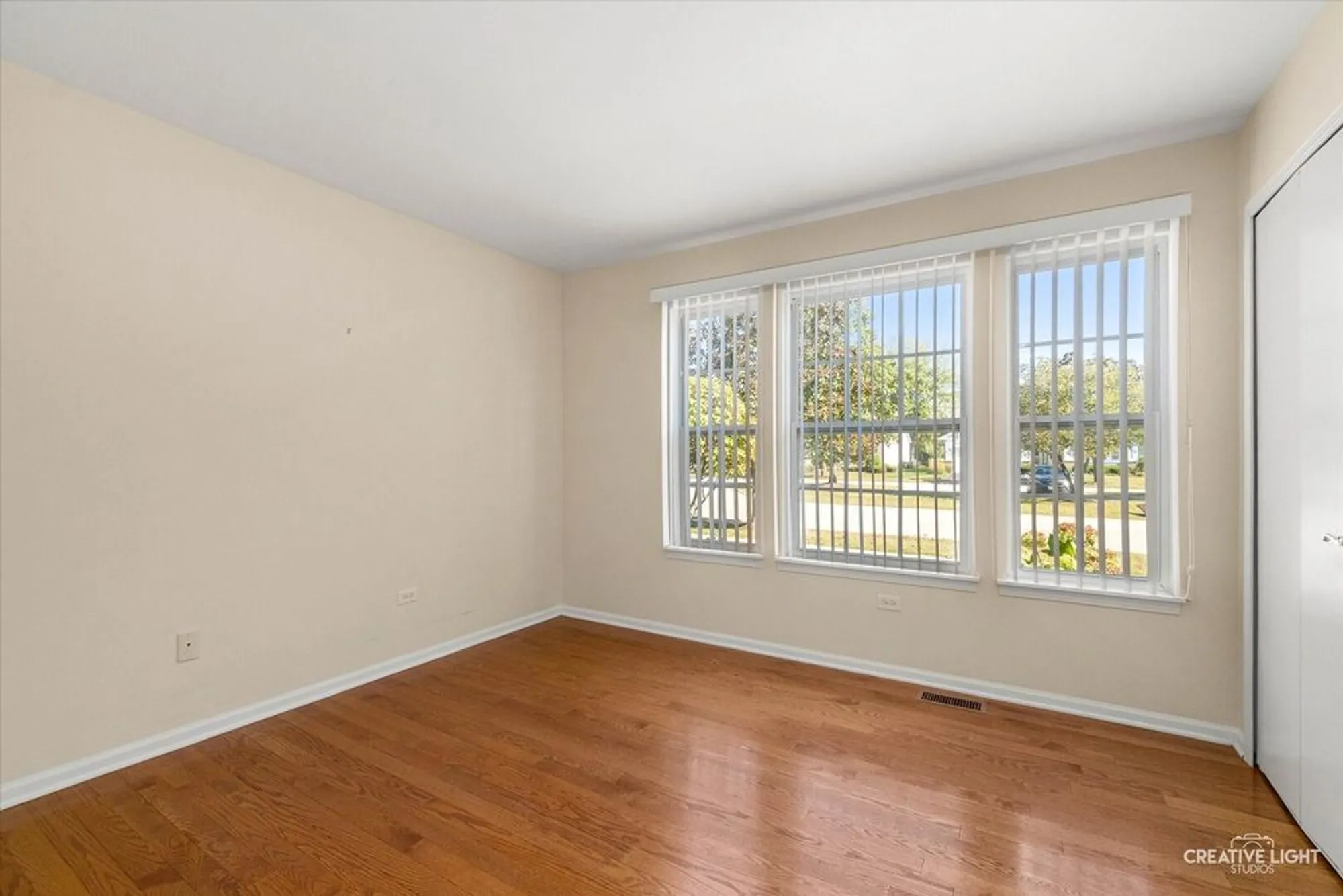 Property Slideshow image 16 of 22 | 505 parkland ct, Oswego, IL, 60543