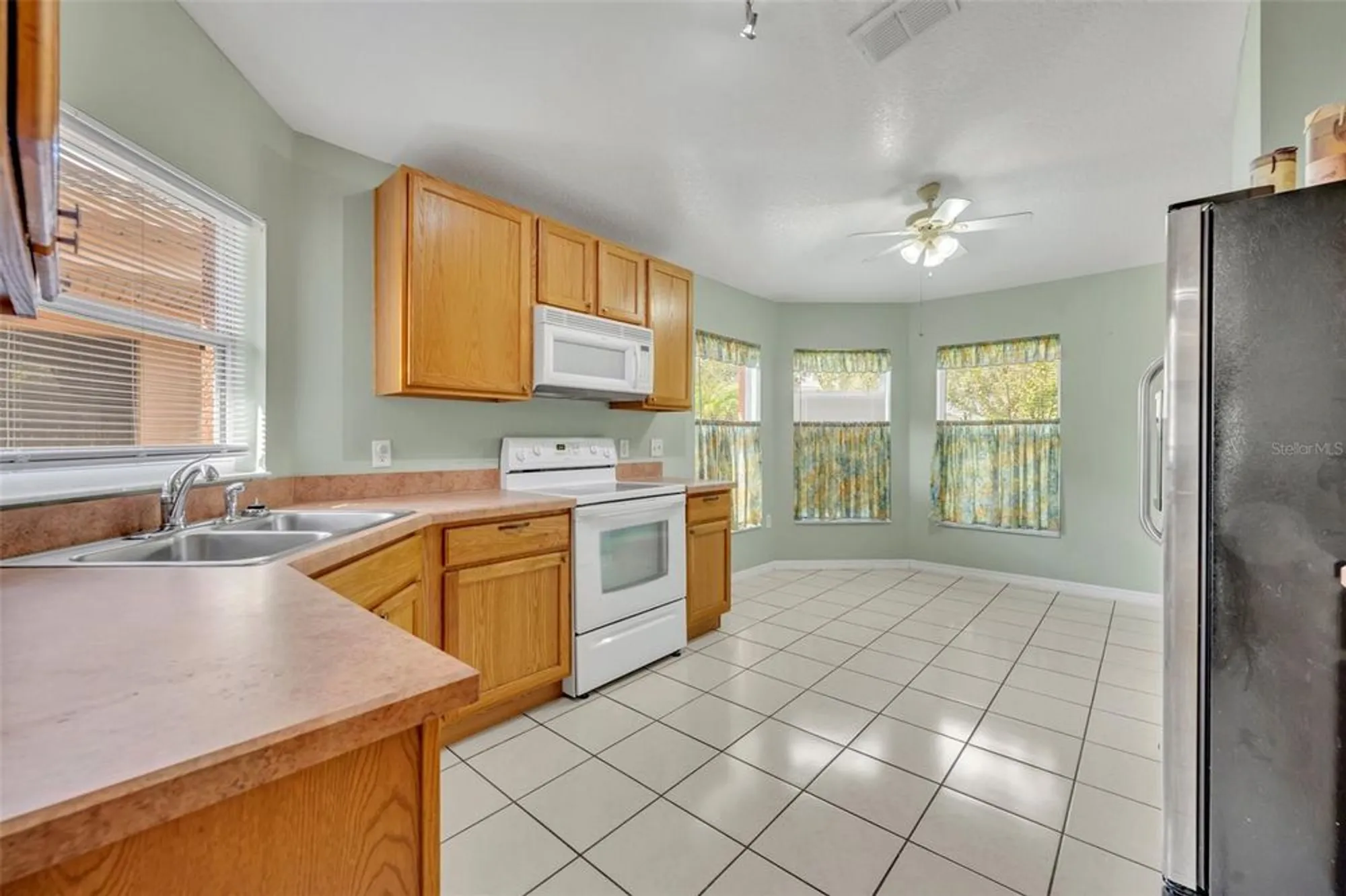 Property Slideshow image 13 of 35 | 540 grand canal dr, Kissimmee, FL, 34759