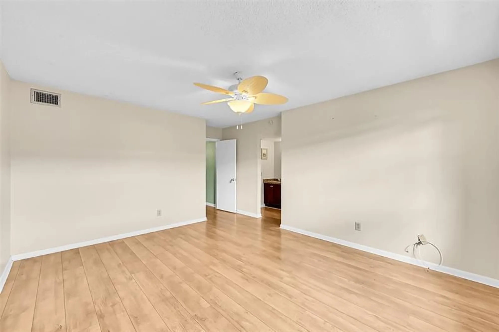 Property Slideshow image 20 of 64 | 4940 e sabal palm blvd apt 202, Tamarac, FL, 33319