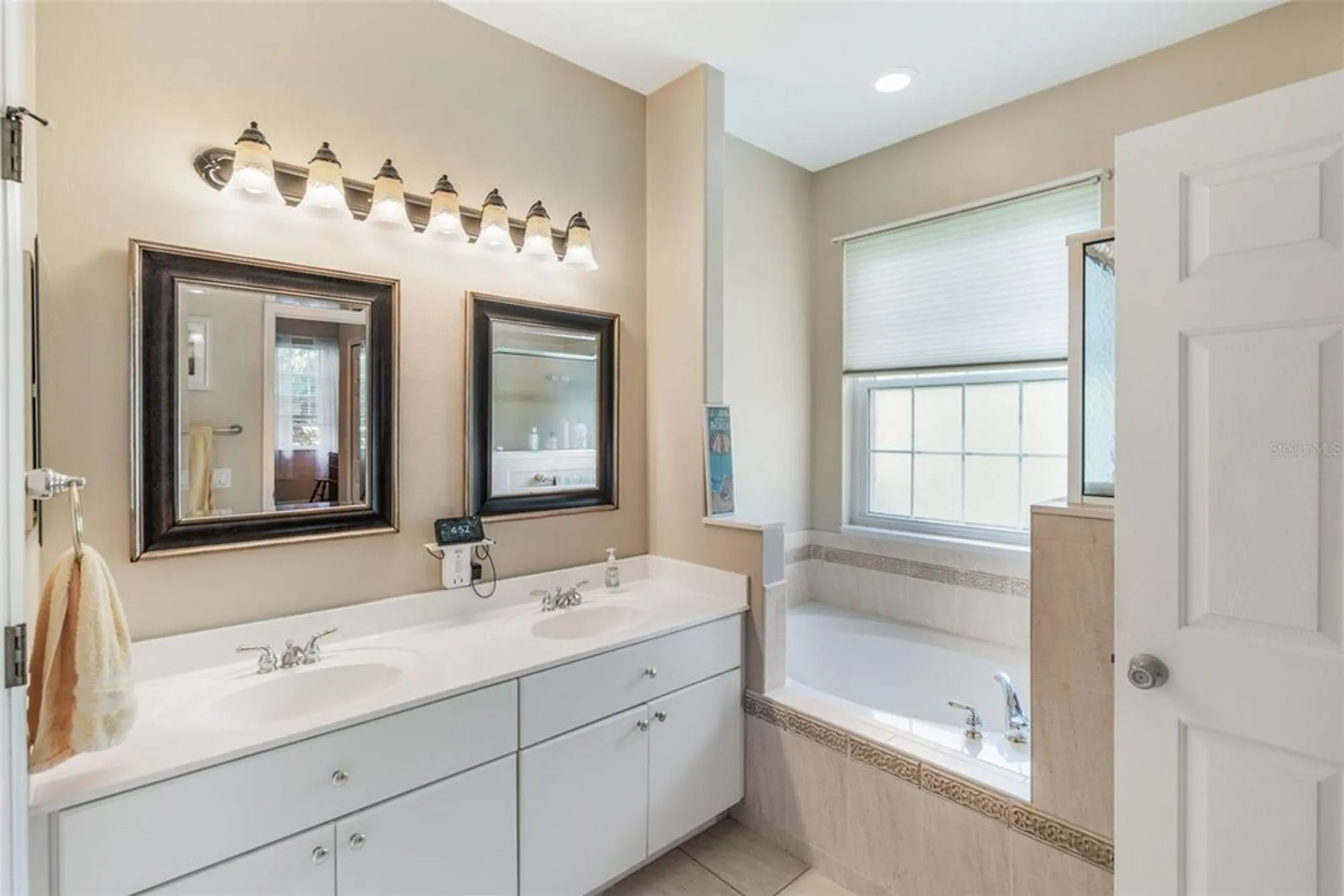 Property Slideshow image 17 of 57 | 22228 oxford heights dr, Leesburg, FL, 34748
