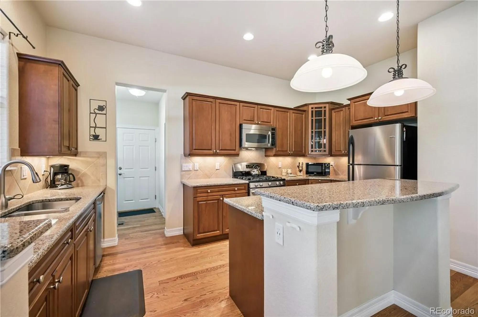 Property Slideshow image 13 of 50 | 8588 w quarles pl, Littleton, CO, 80128