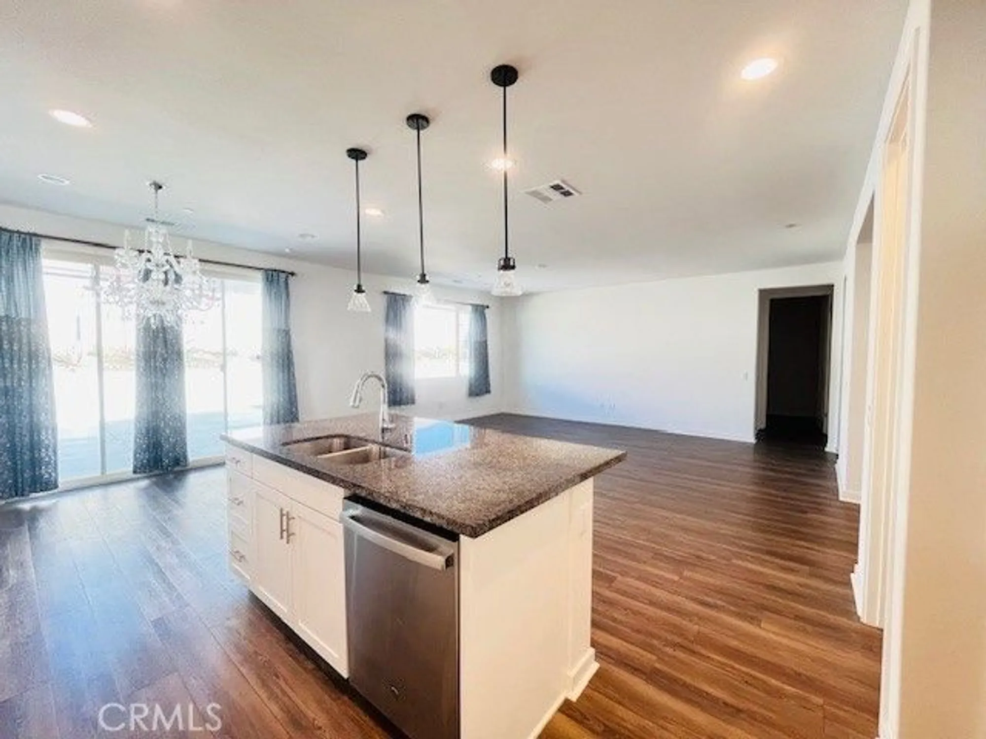 Property Slideshow image 7 of 12 | 28813 chapparal ct, Santa Clarita, CA, 91350