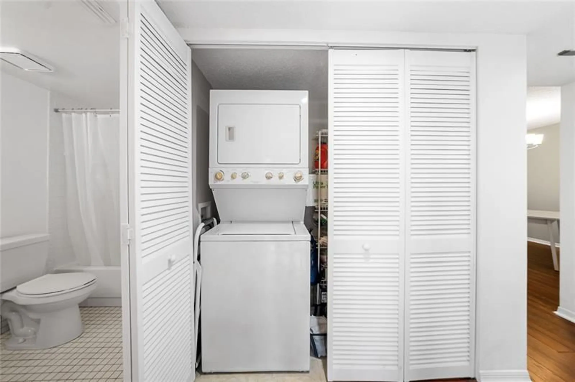 Property Slideshow image 23 of 35 | 7427 n devon dr 108, Tamarac, FL, 33321