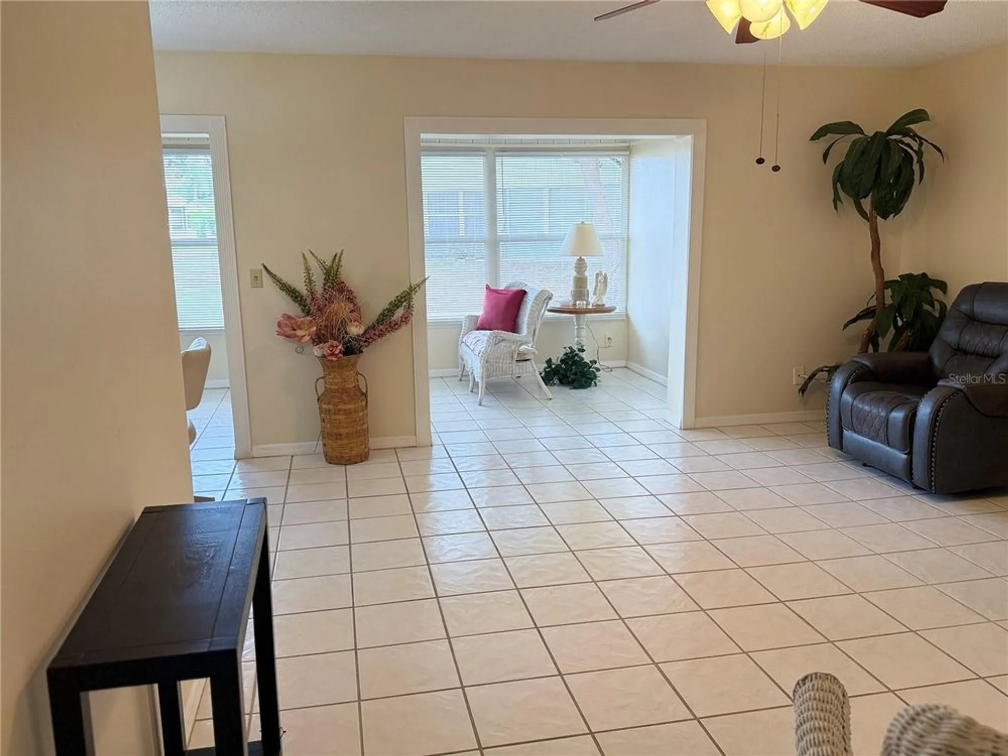 Property Slideshow image 6 of 37 | 407 feltham trl unit b, Sun City Center, FL, 33573
