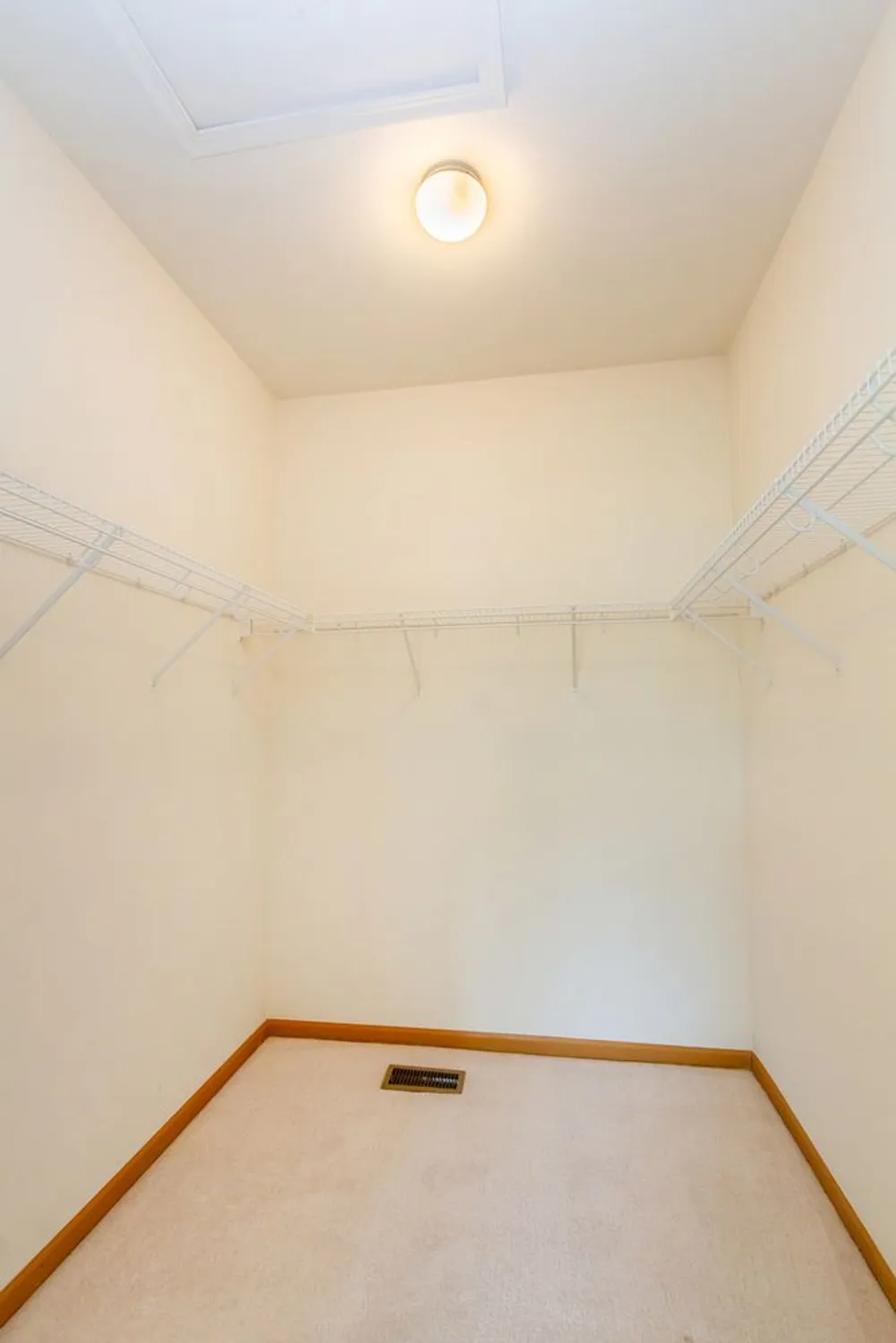 Property Slideshow image 18 of 28 | 1508 w ludington cir, Romeoville, IL, 60446