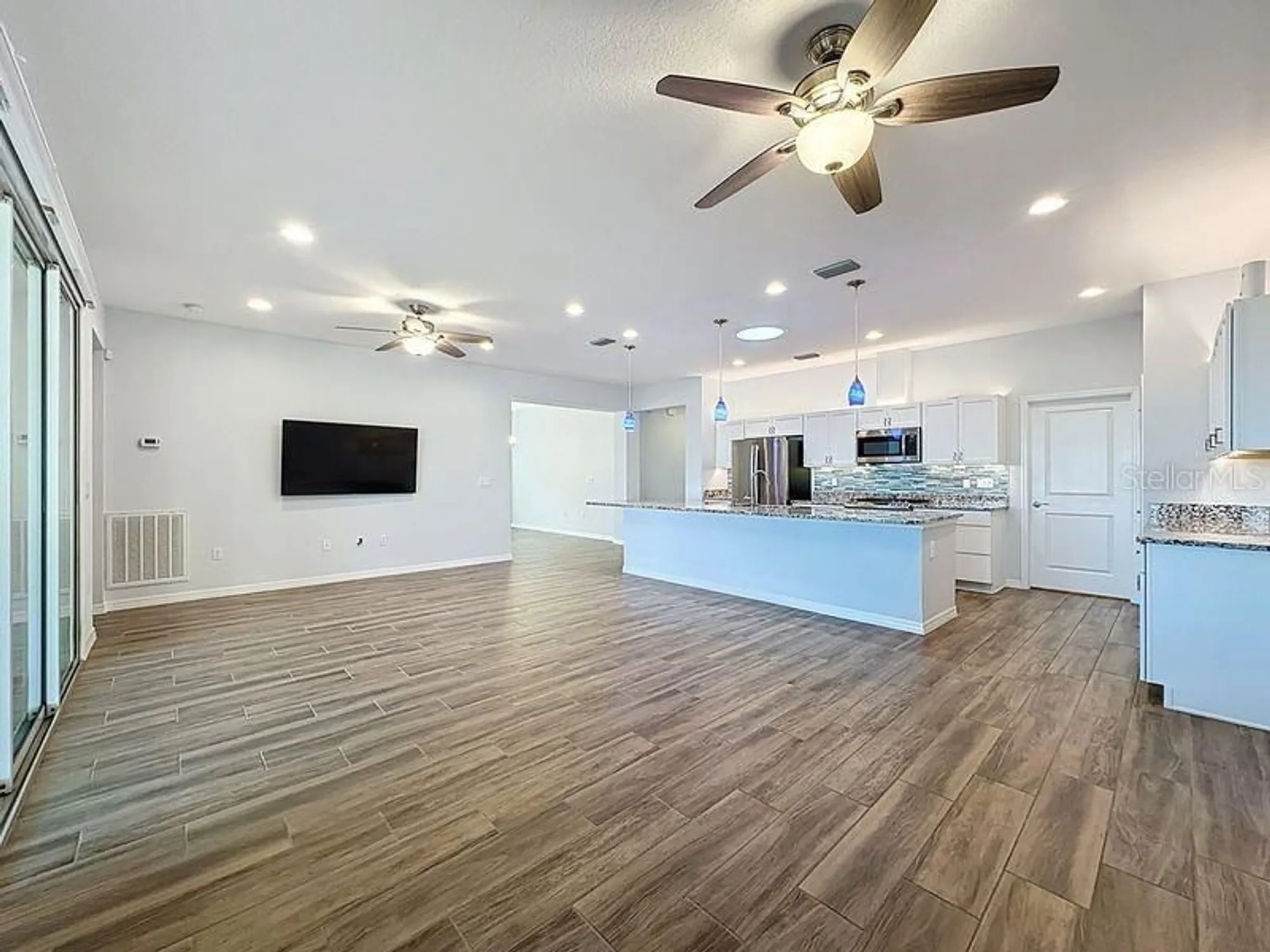 Property Slideshow image 8 of 40 | 537 narrow view ln, Groveland, FL, 34736