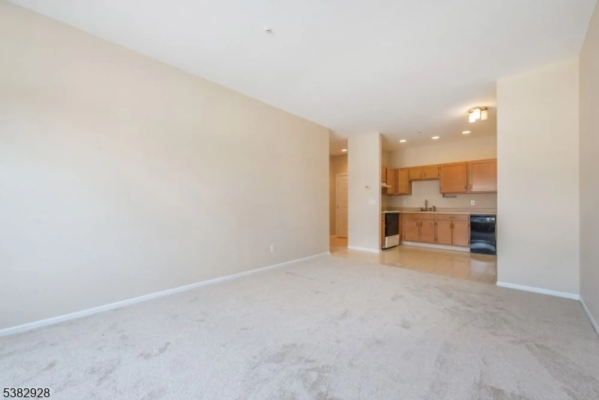 Property Slideshow image 11 of 31 | 9302 richmond rd # 302, West Milford, NJ, 07480