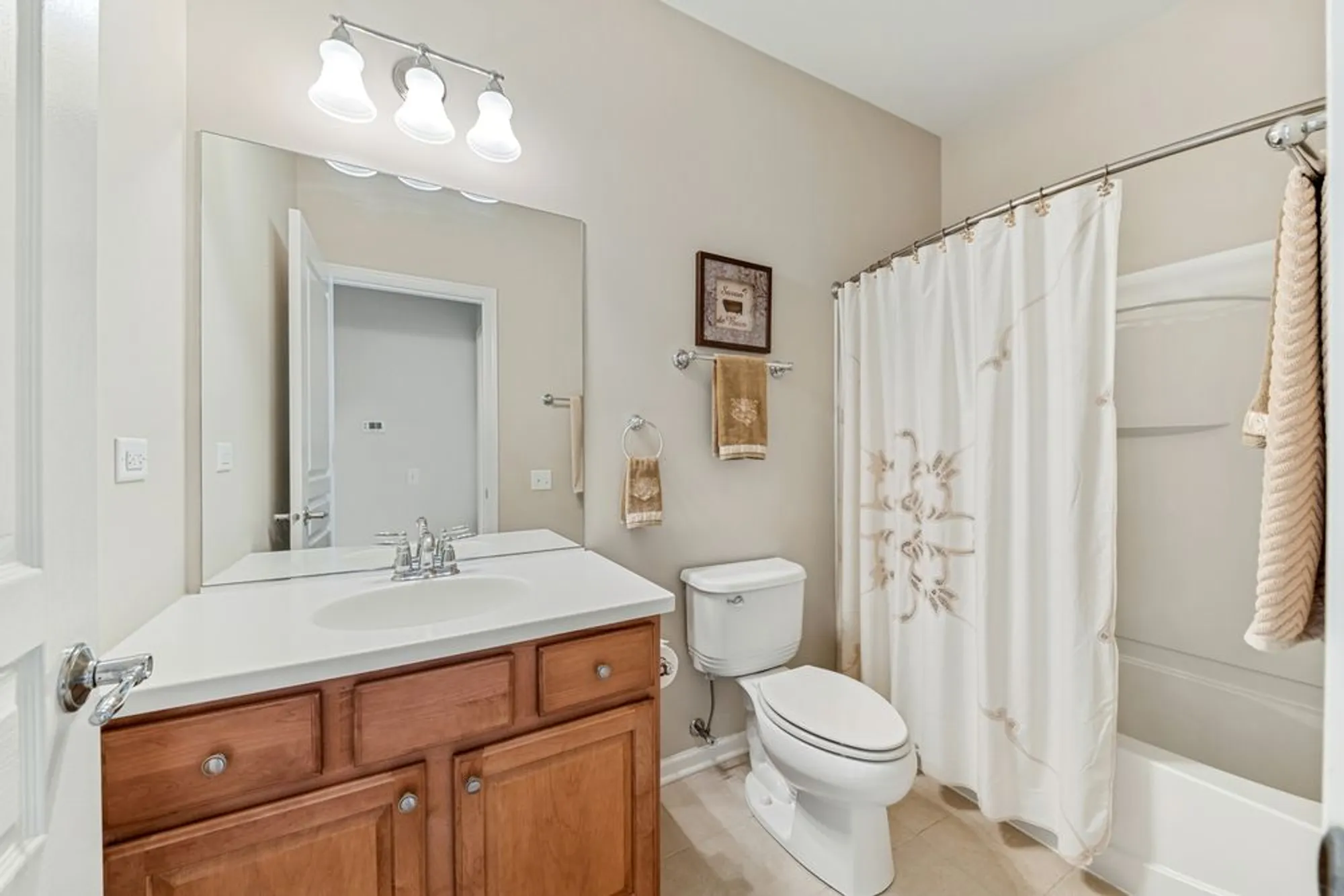 Property Slideshow image 10 of 19 | 2864 edgewater dr, Elgin, IL, 60124