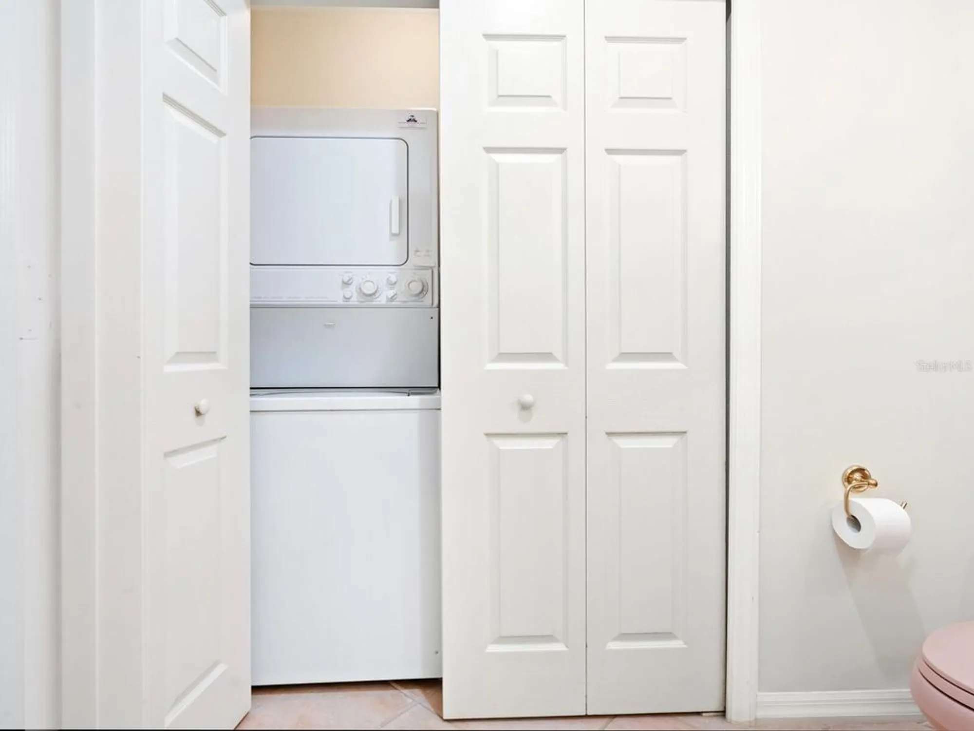 Property Slideshow image 26 of 38 | 5440 eagles point cir 405, Sarasota, FL, 34231