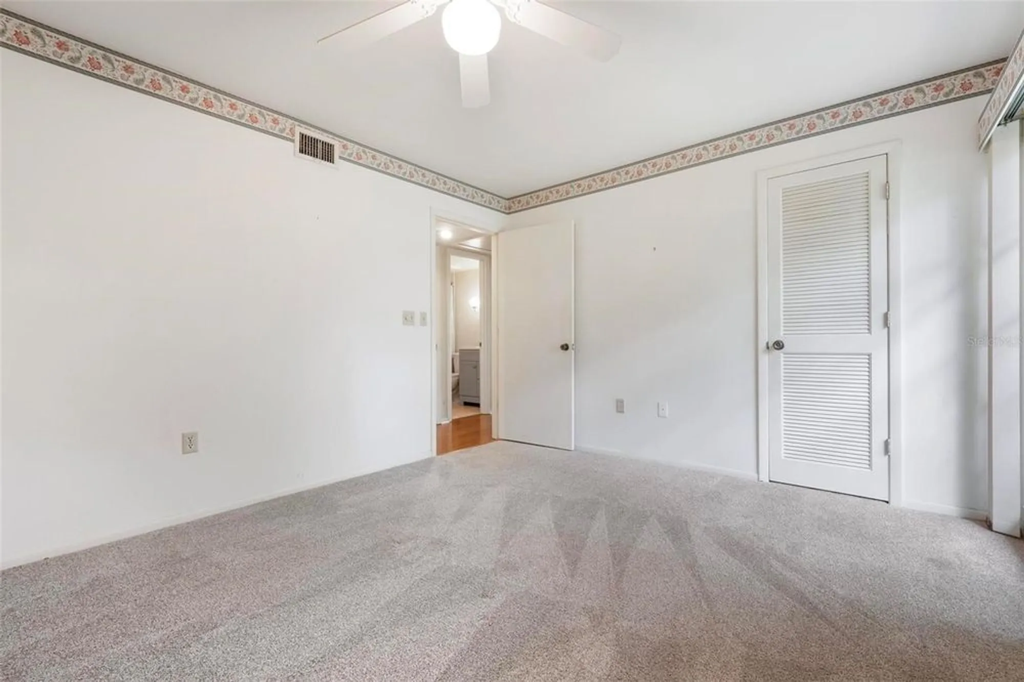 Property Slideshow image 22 of 25 | 2227 circlewood dr # 52, Sarasota, FL, 34231