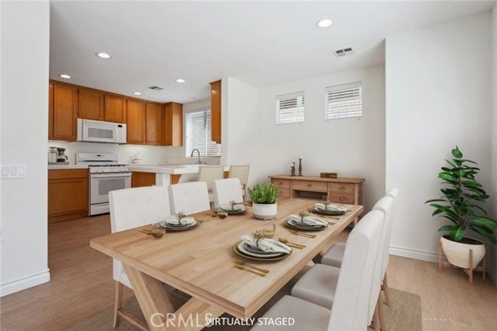 Property Slideshow image 4 of 52 | 2024 tulip ave, Simi Valley, CA, 93063