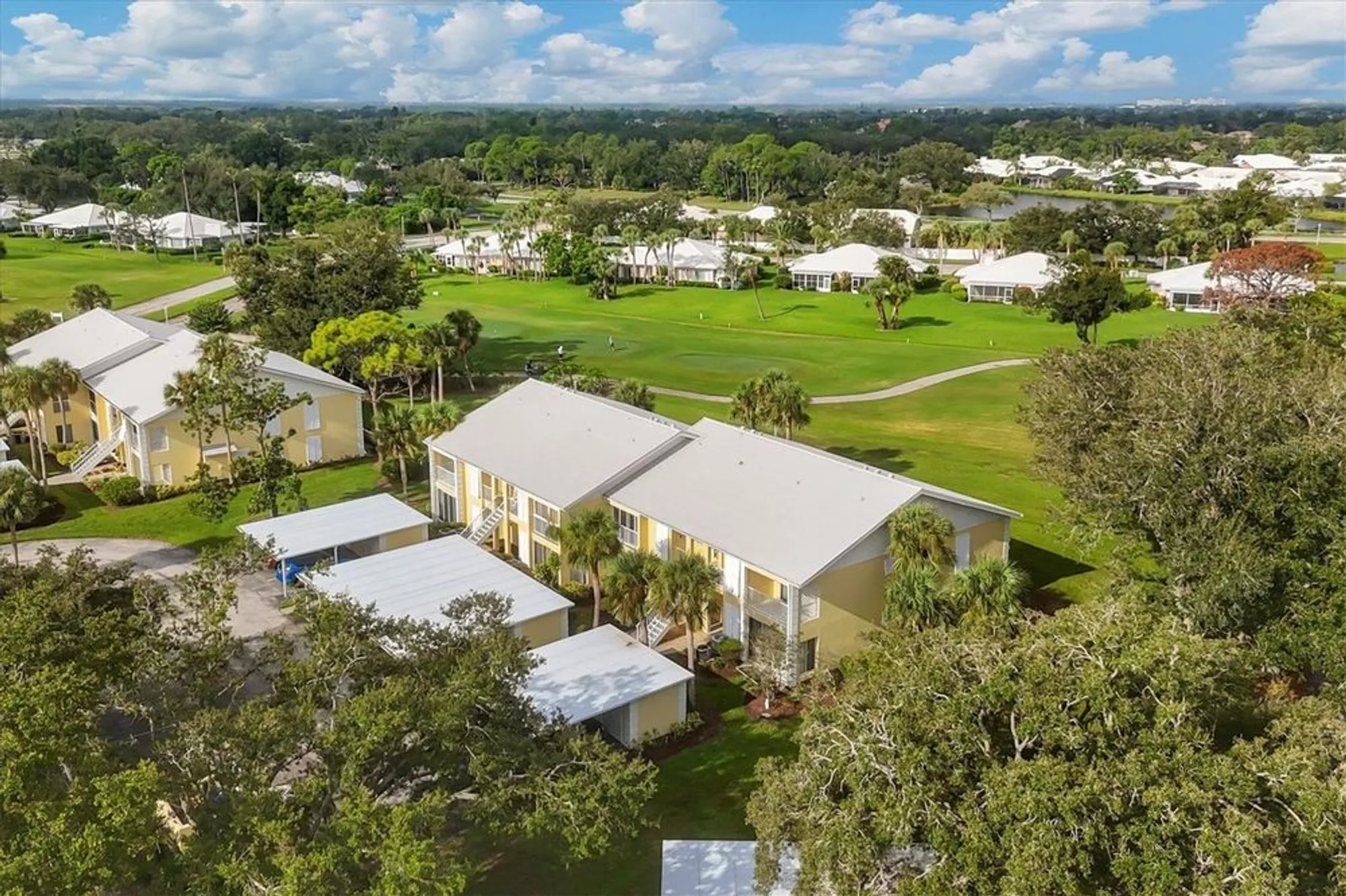 Property Slideshow image 24 of 35 | 402 cerromar cir 207, Venice, FL, 34293