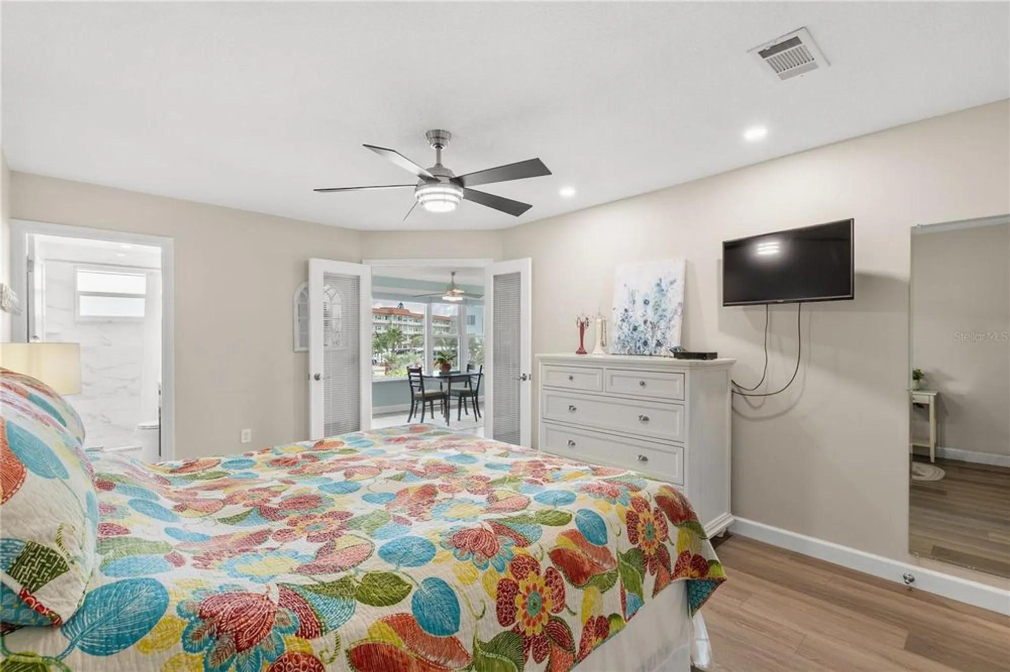 Property Slideshow image 14 of 39 | 5925 shore blvd 215, Gulfport, FL, 33707