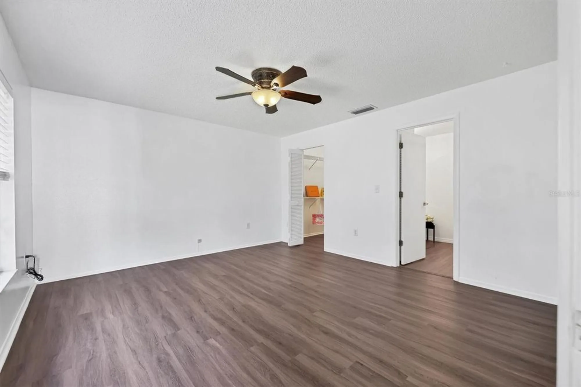 Property Slideshow image 23 of 44 | 4247 oakhurst cir 3033, Sarasota, FL, 34233