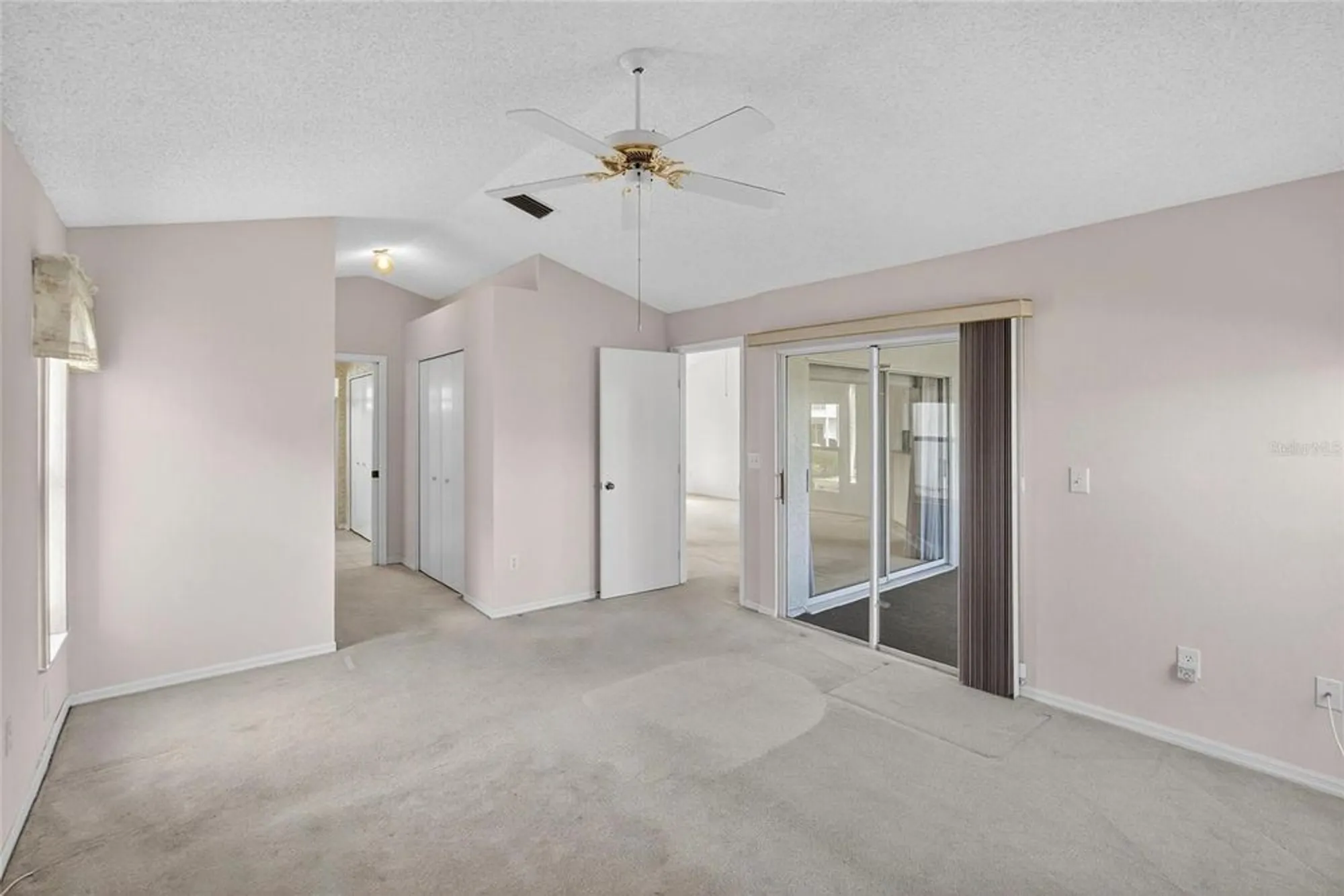 Property Slideshow image 18 of 50 | 331 caloosa palms ct, Sun City Center, FL, 33573