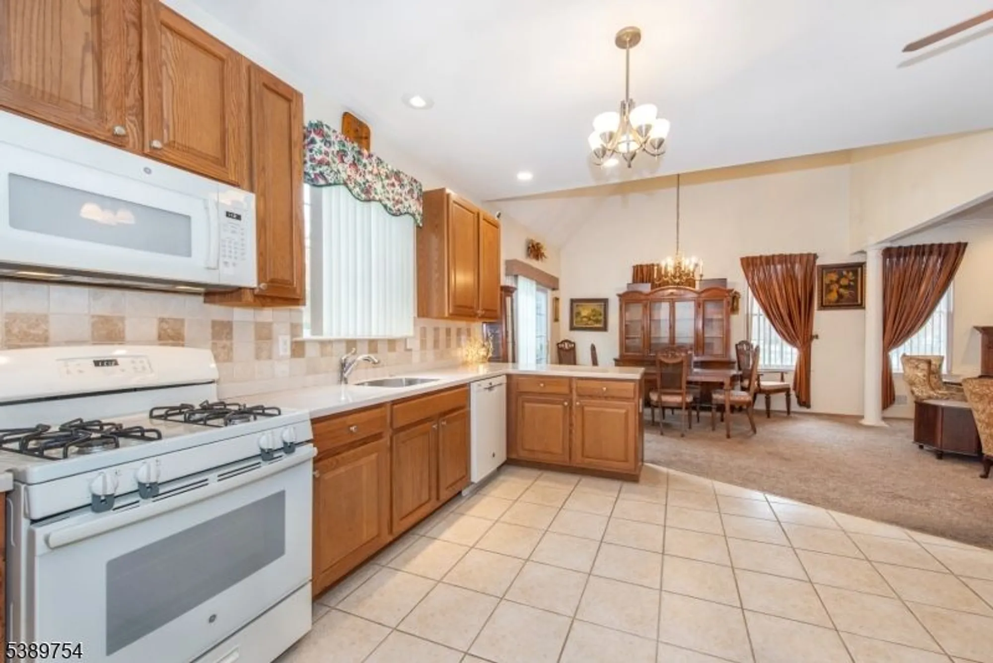 Property Slideshow image 9 of 24 | 25 indian plantation st, Flemington, NJ, 08822