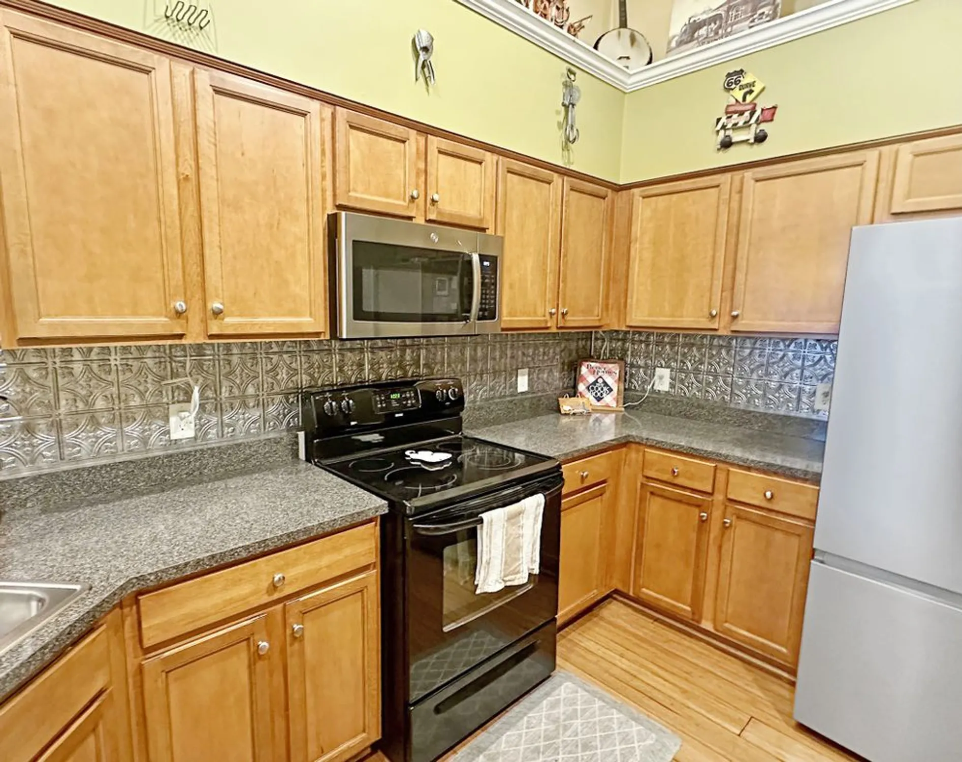 Property Slideshow image 15 of 37 | 825 s browns ln 2503, Gallatin, TN, 37066