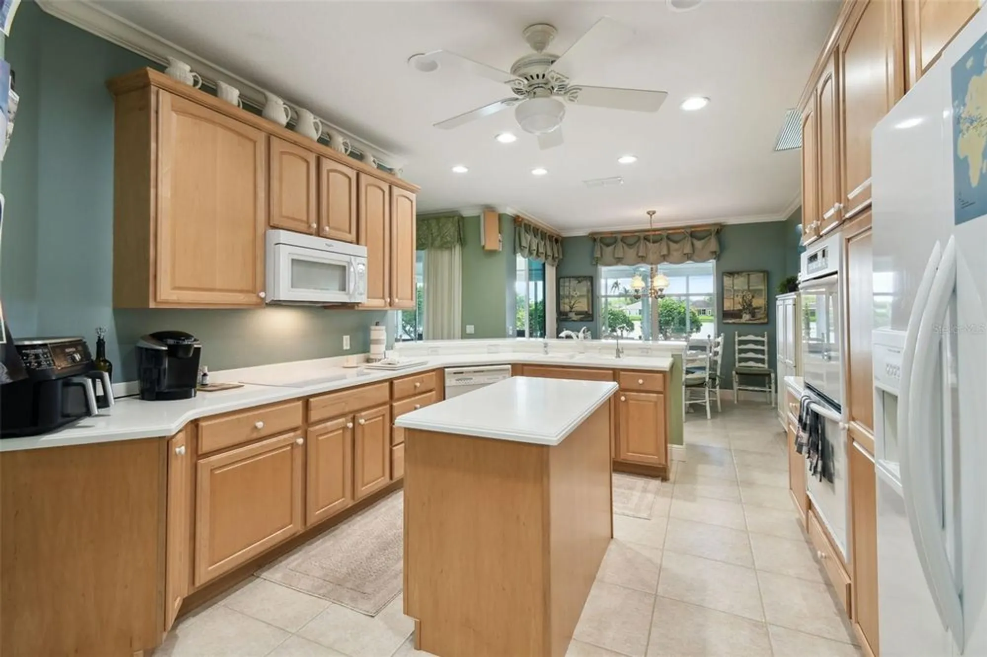 Property Slideshow image 11 of 61 | 201 largo dr, Kissimmee, FL, 34759
