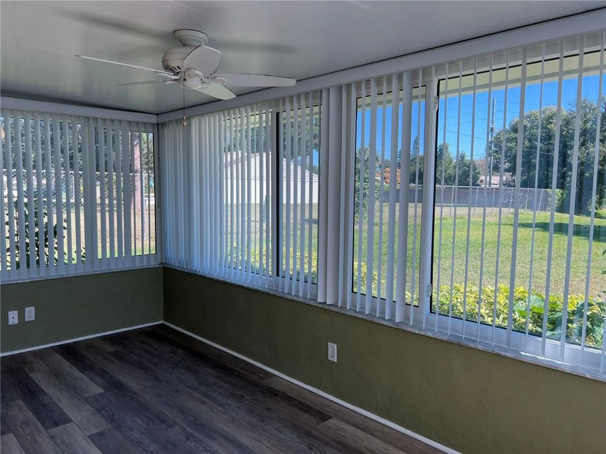 Property Slideshow image 12 of 33 | 1614 berwick ct d, Palm Harbor, FL, 34684