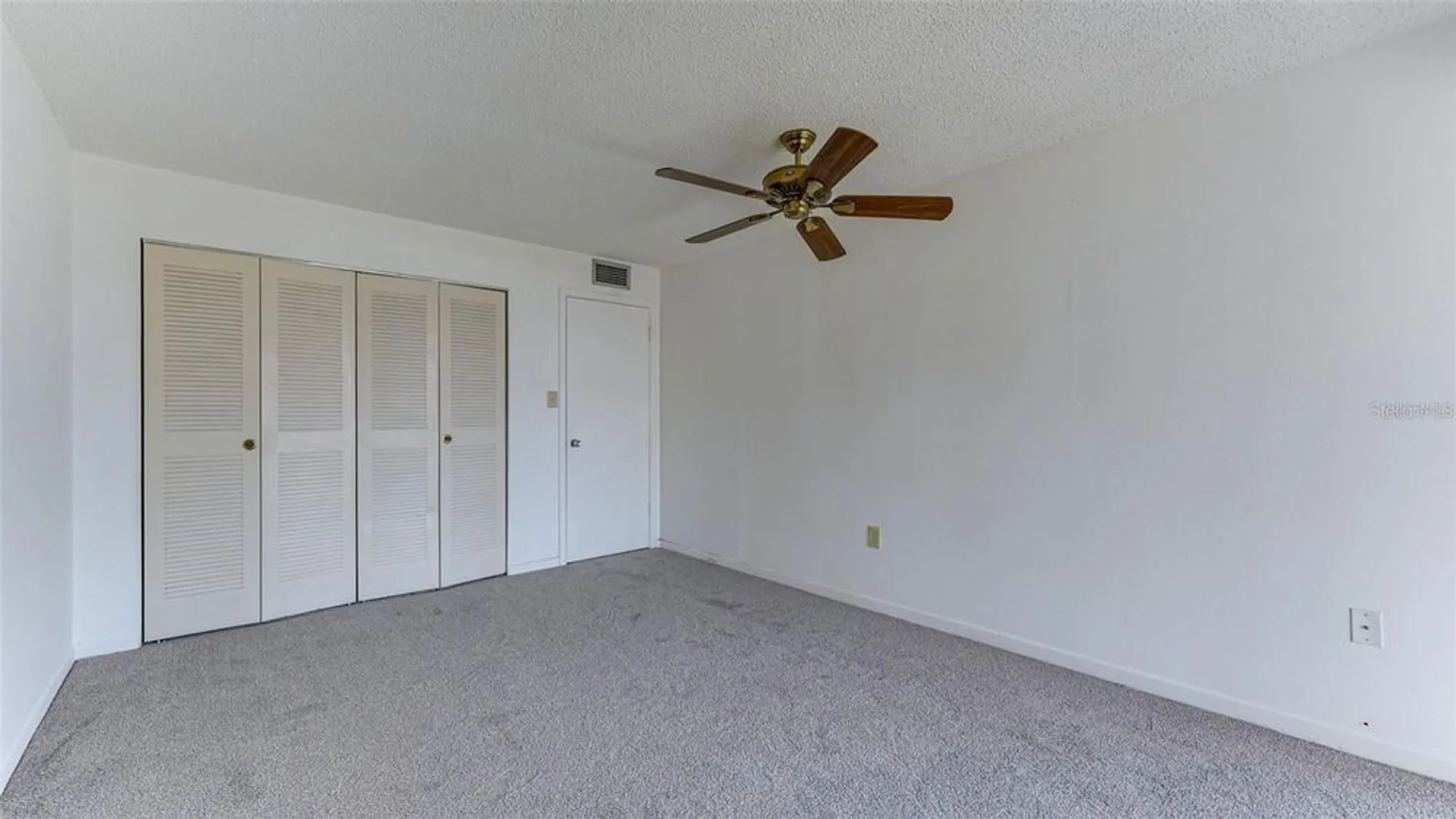 Property Slideshow image 8 of 22 | 202 47th avenue dr 333, Bradenton, FL, 34207