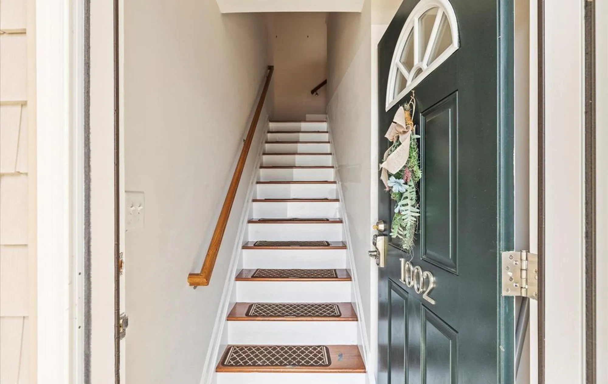 Property Slideshow image 4 of 20 | 1002 willow ln, Valley Stream, NY, 11580