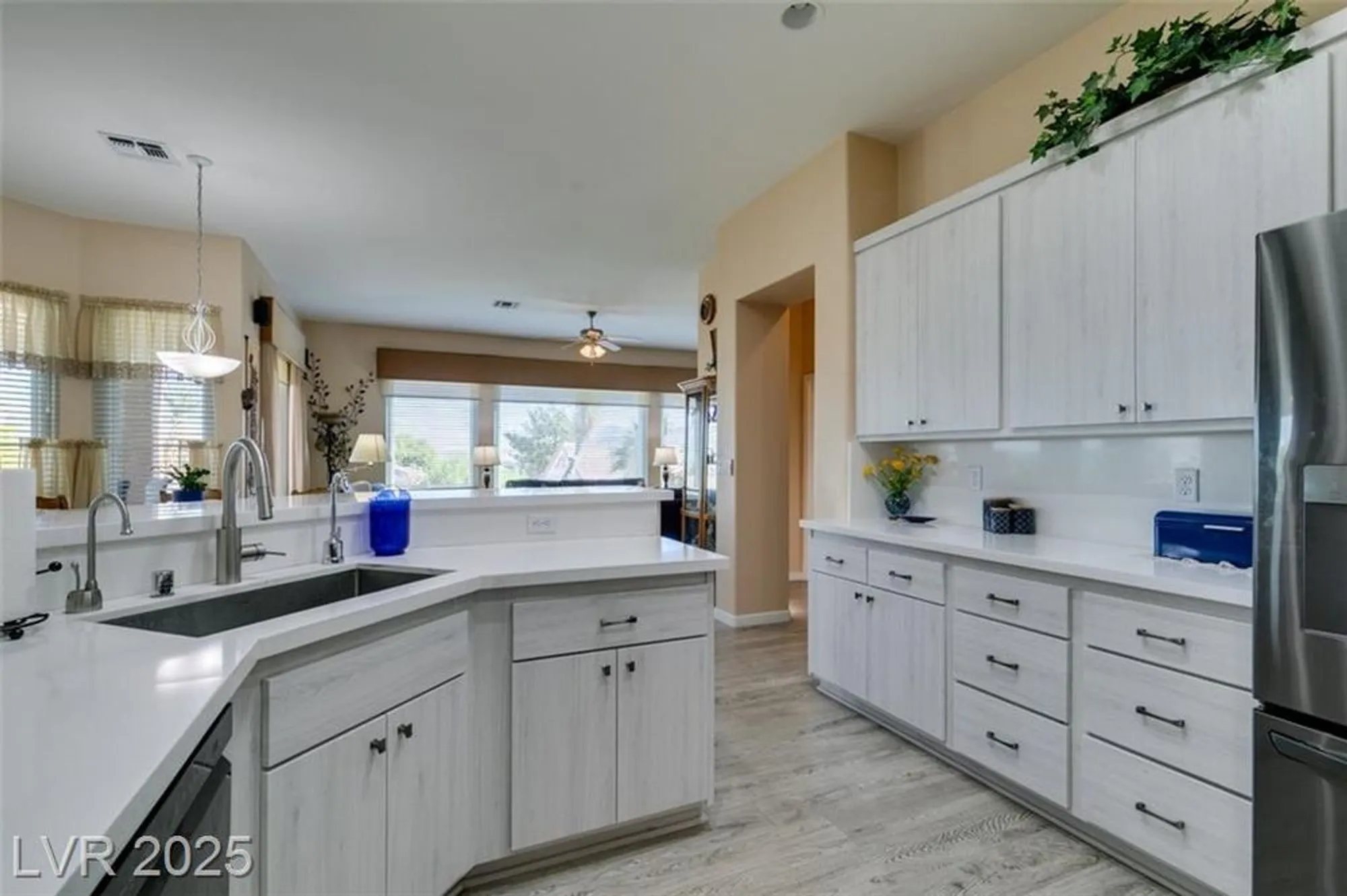 Property Slideshow image 13 of 32 | 2022 high mesa dr, Henderson, NV, 89012