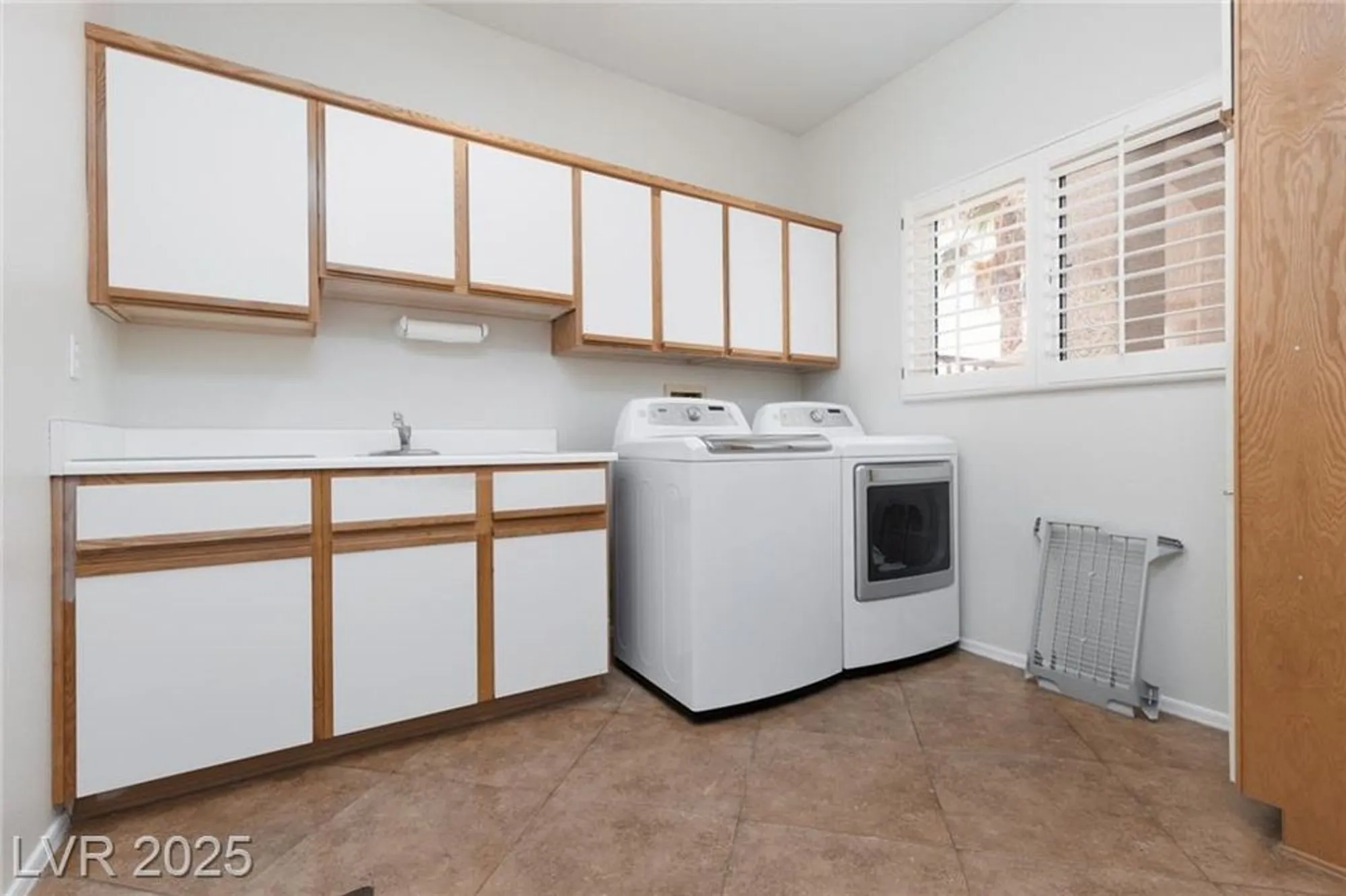 Property Slideshow image 30 of 67 | 2624 spalding dr, Las Vegas, NV, 89134