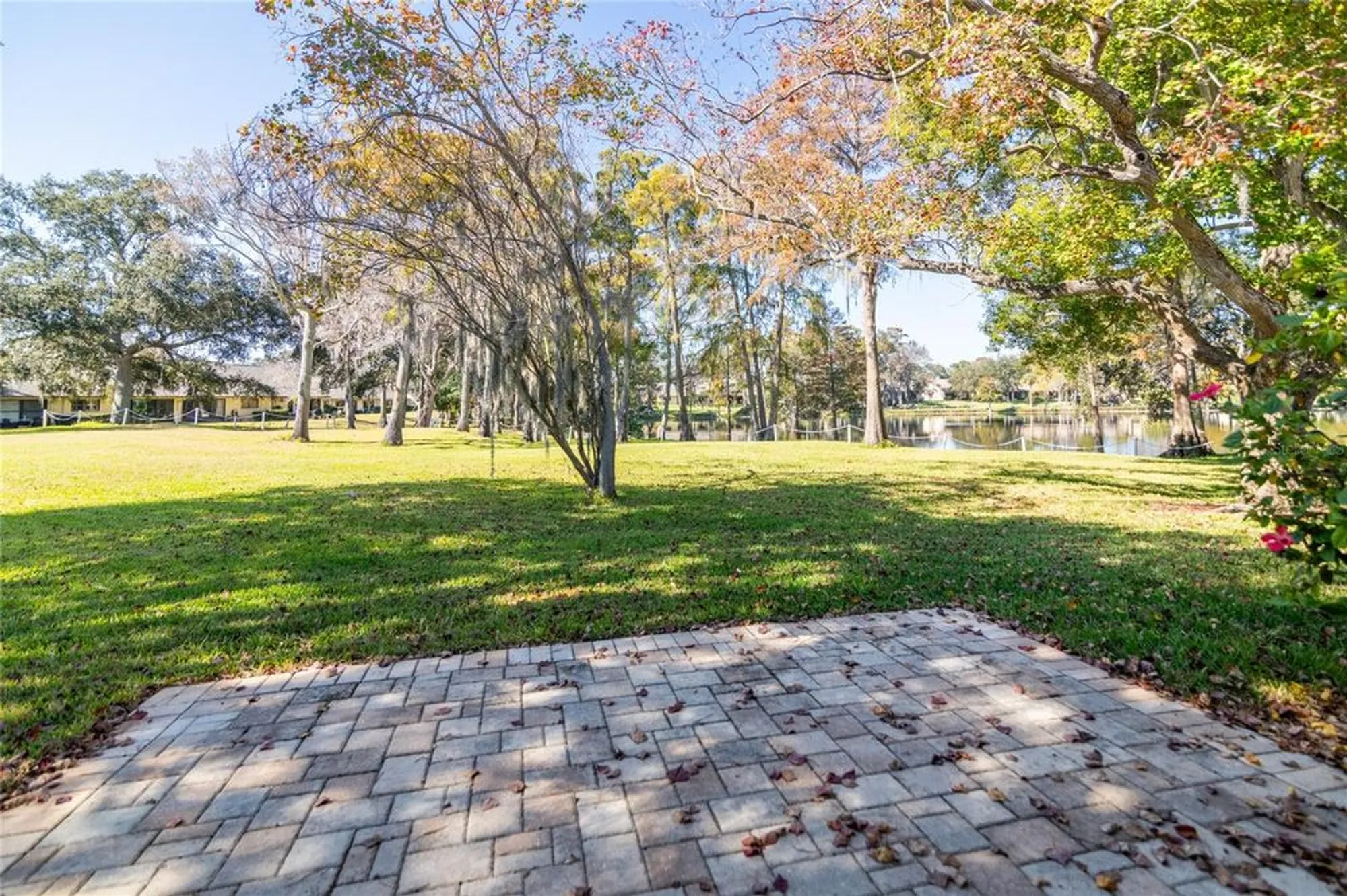 Property Slideshow image 14 of 32 | 2502 laurelwood dr # 3b, Clearwater, FL, 33763