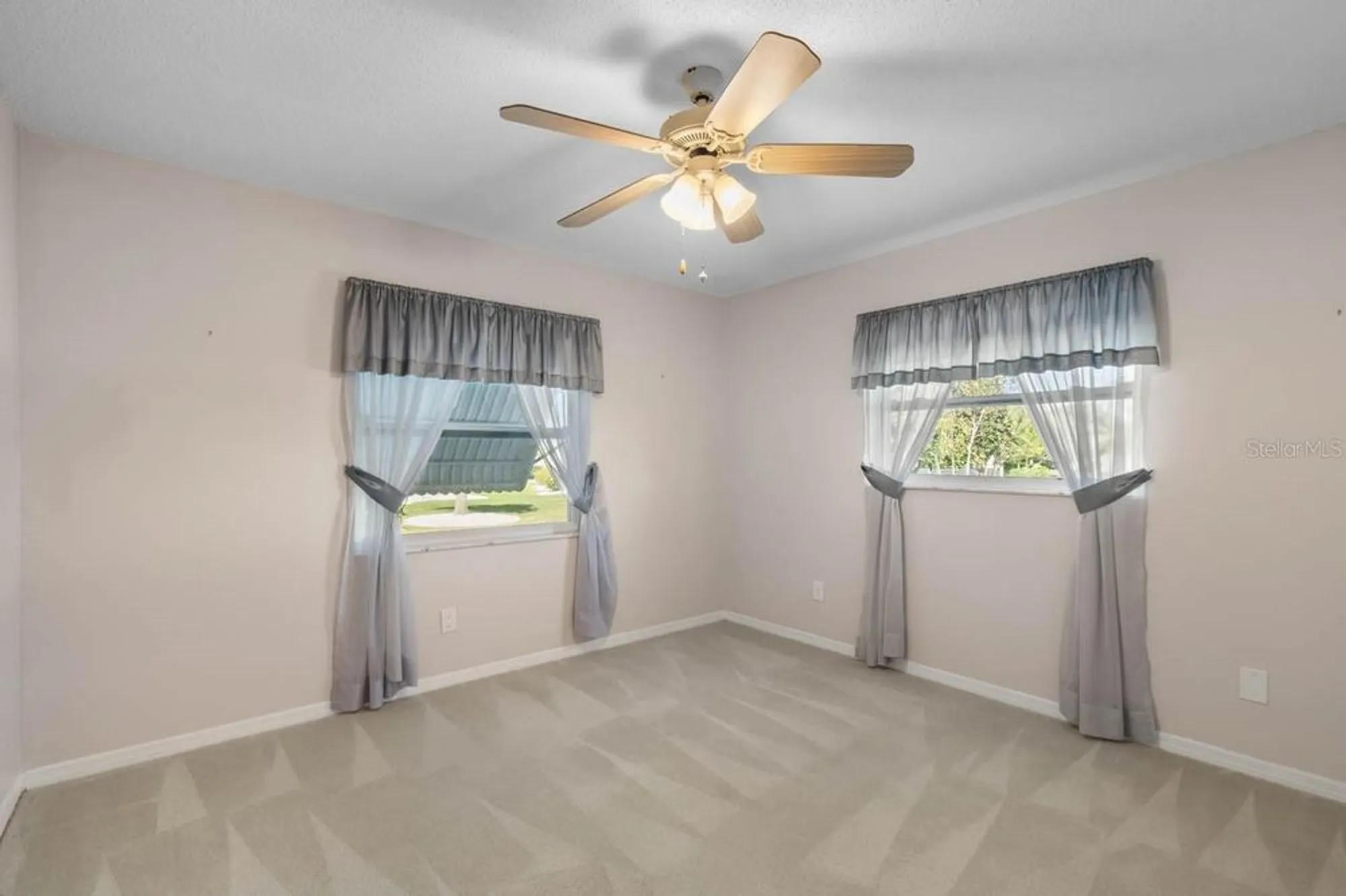 Property Slideshow image 12 of 24 | 910 bluewater dr, Sun City Center, FL, 33573