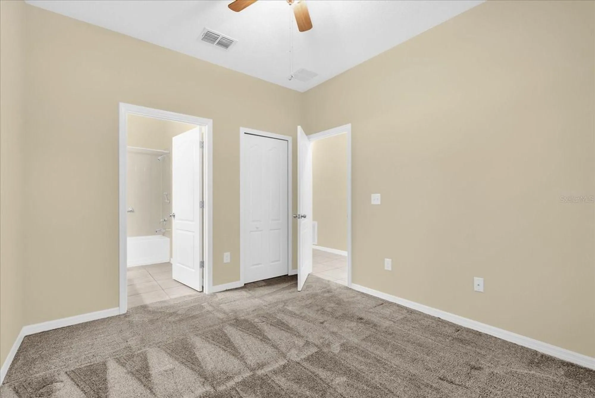 Property Slideshow image 19 of 38 | 3205 sonesta ct b, Clermont, FL, 34711
