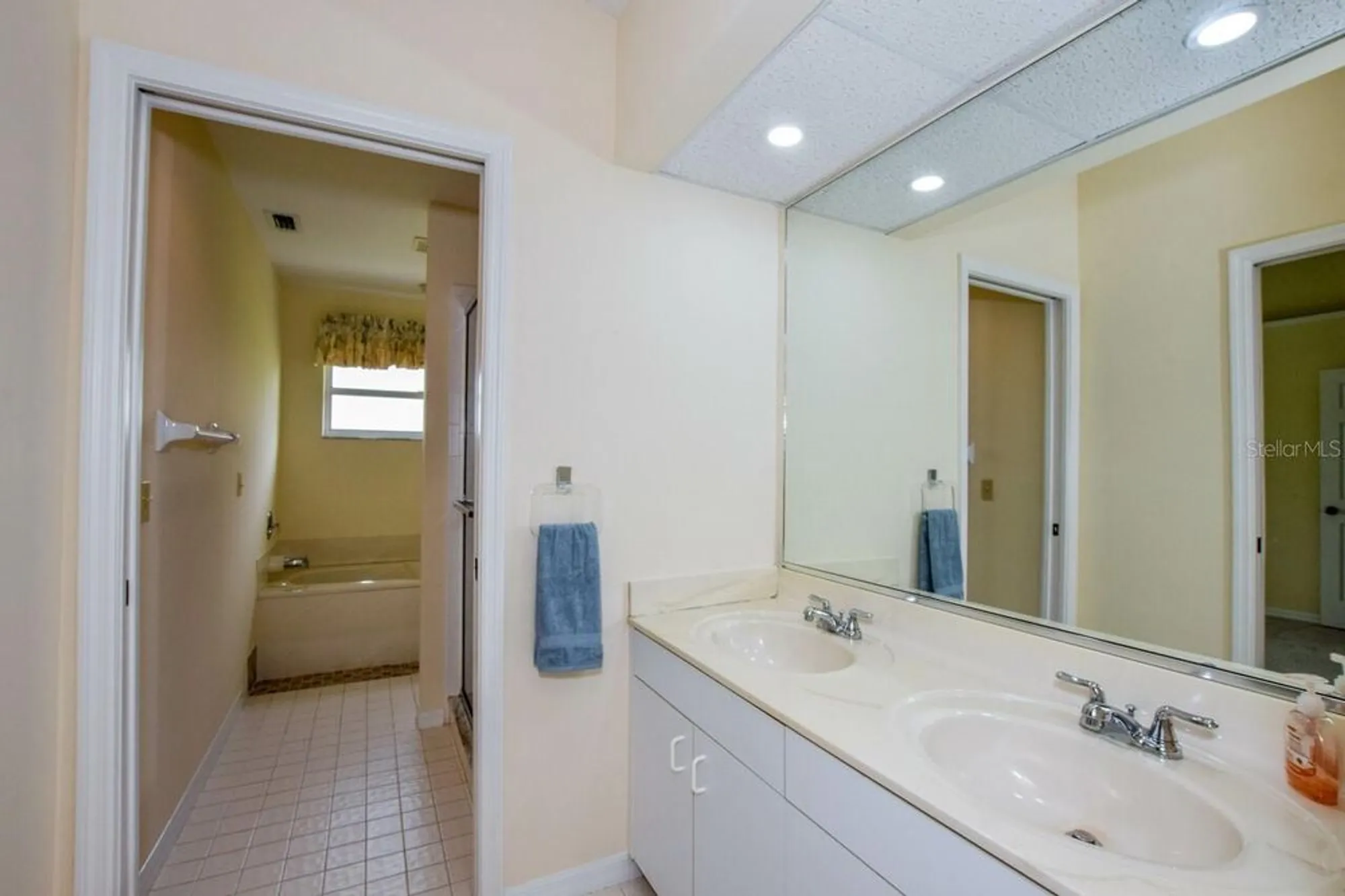 Property Slideshow image 22 of 65 | 702 brightside crescent dr 2, Venice, FL, 34293