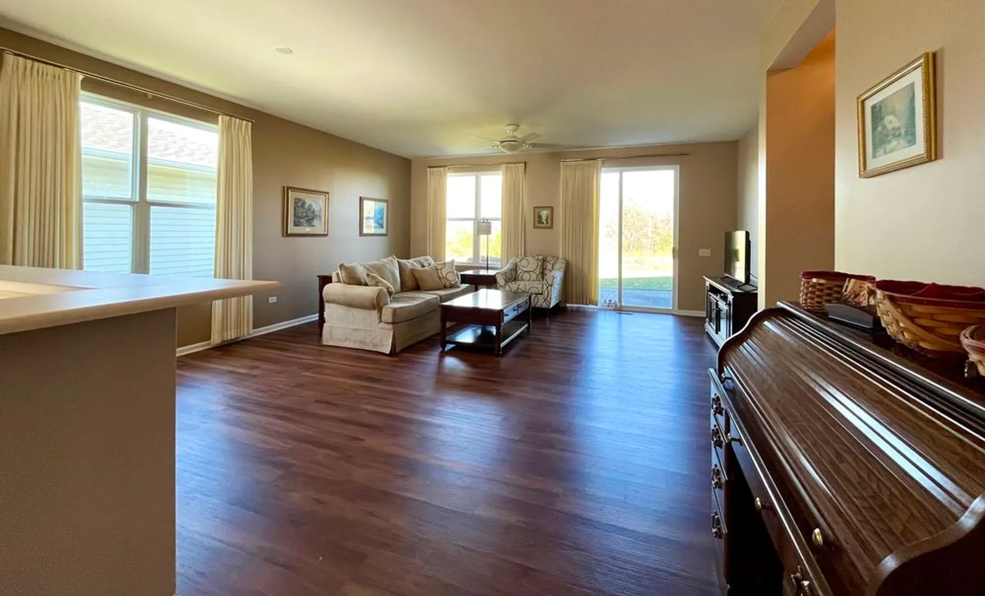 Property Slideshow image 4 of 36 | 12620 oak grove dr, Huntley, IL, 60142