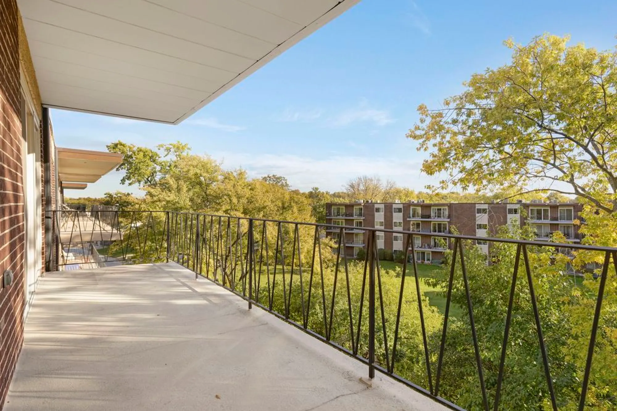 Property Slideshow image 12 of 15 | 5300 walnut ave 18e, Downers Grove, IL, 60515