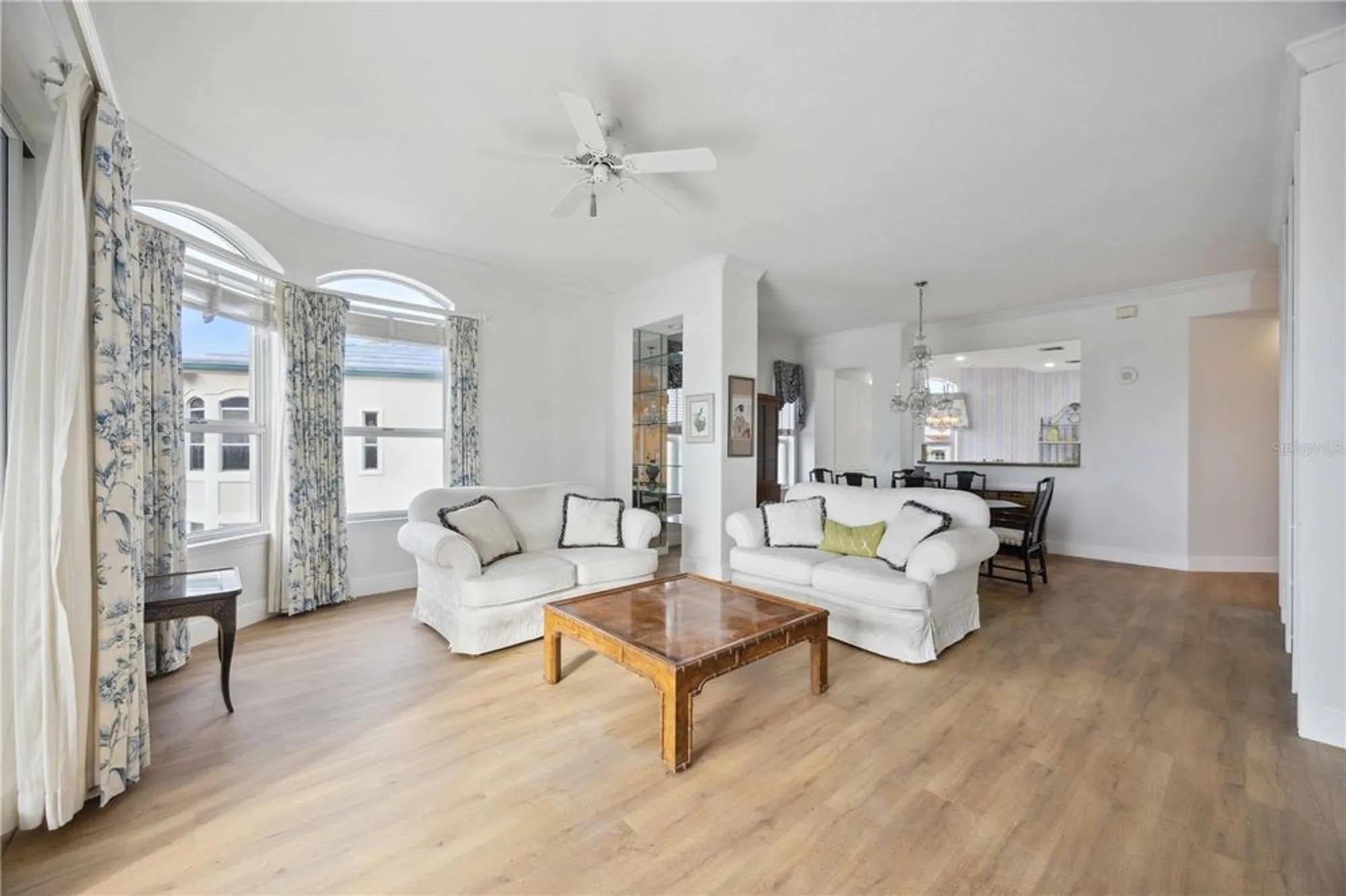 Property Slideshow image 11 of 41 | 5450 eagles point cir 405, Sarasota, FL, 34231