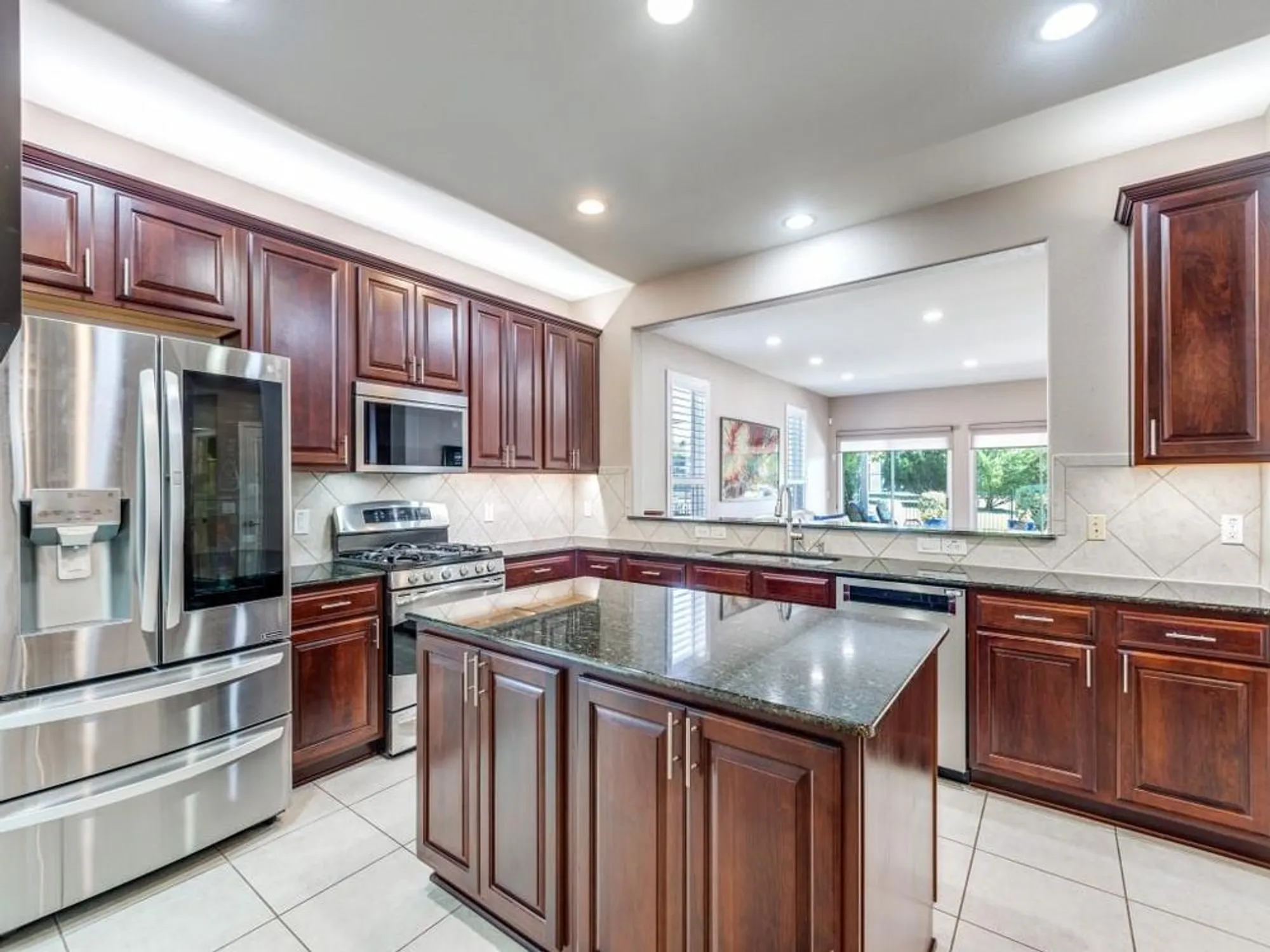 Property Slideshow image 10 of 37 | 7404 pasatiempo dr, Frisco, TX, 75036