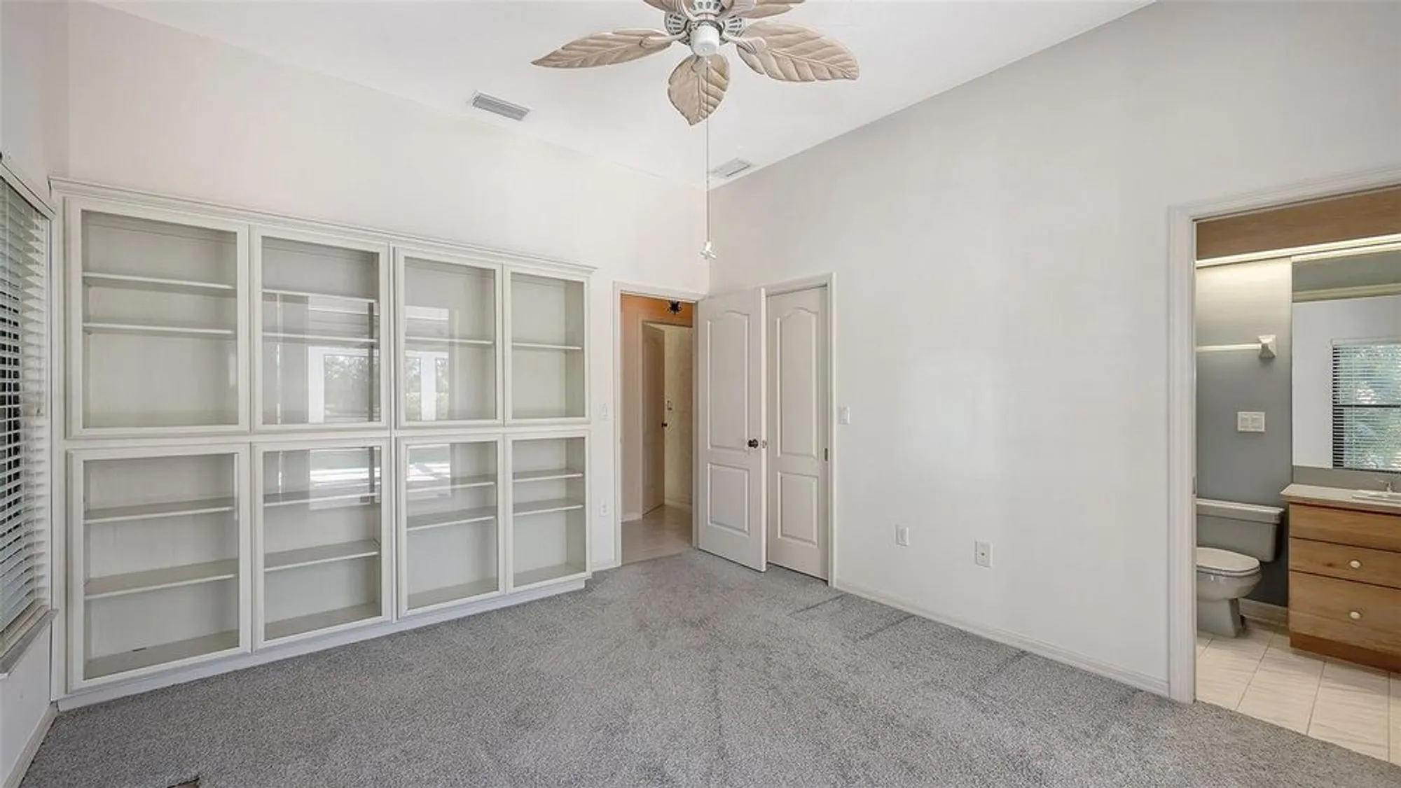 Property Slideshow image 34 of 60 | 8068 estates dr, Sarasota, FL, 34243