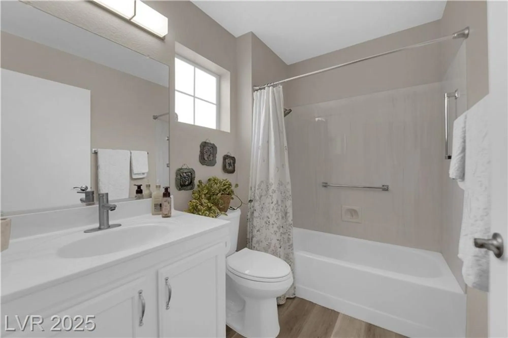 Property Slideshow image 15 of 27 | 8801 villa ridge dr, Las Vegas, NV, 89134