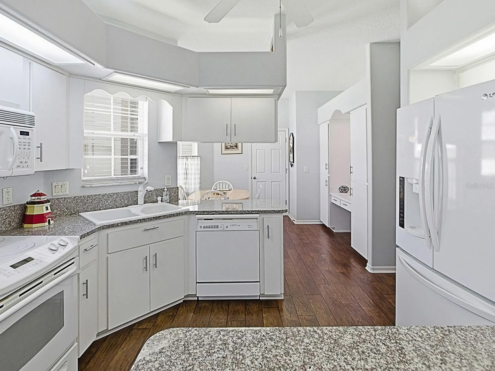 Property Slideshow image 16 of 41 | 3592 tropical seas loop, Tavares, FL, 32778