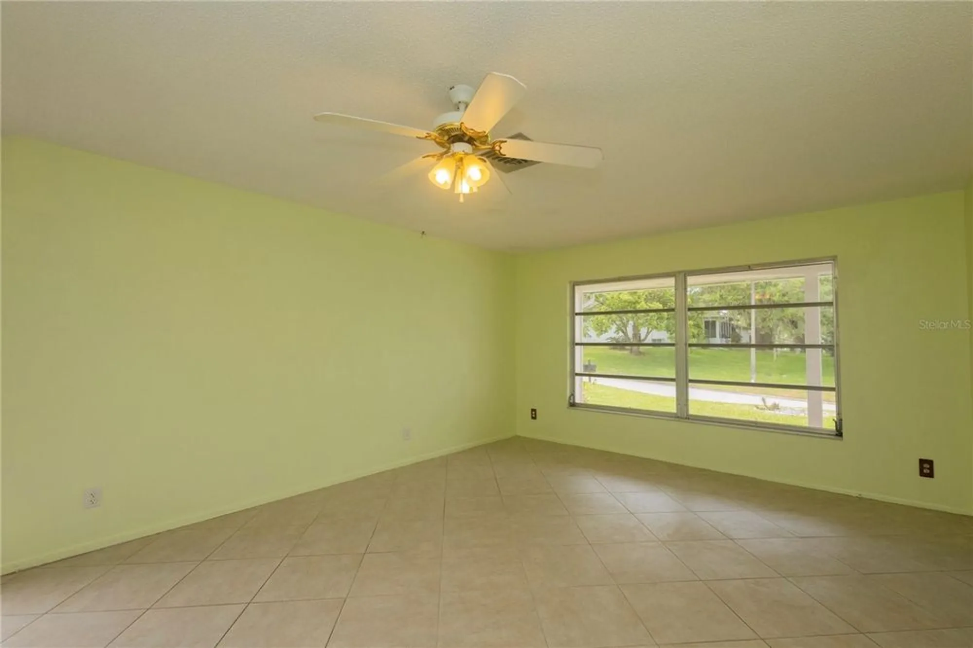 Property Slideshow image 5 of 37 | 8121 casuarina dr, Port Richey, FL, 34668