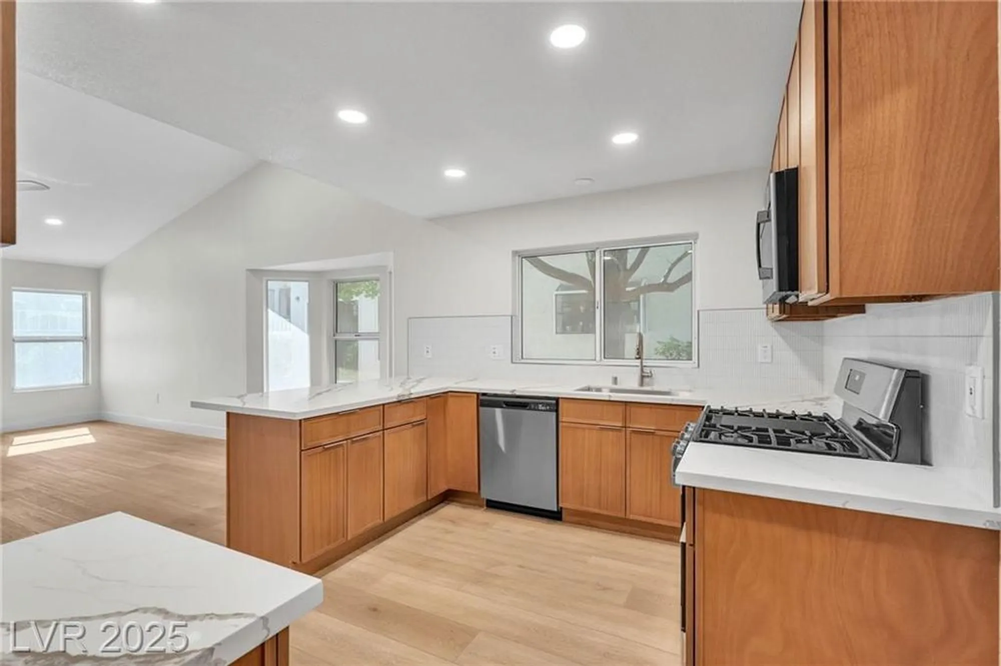 Property Slideshow image 24 of 61 | 8537 glenmount dr, Las Vegas, NV, 89134