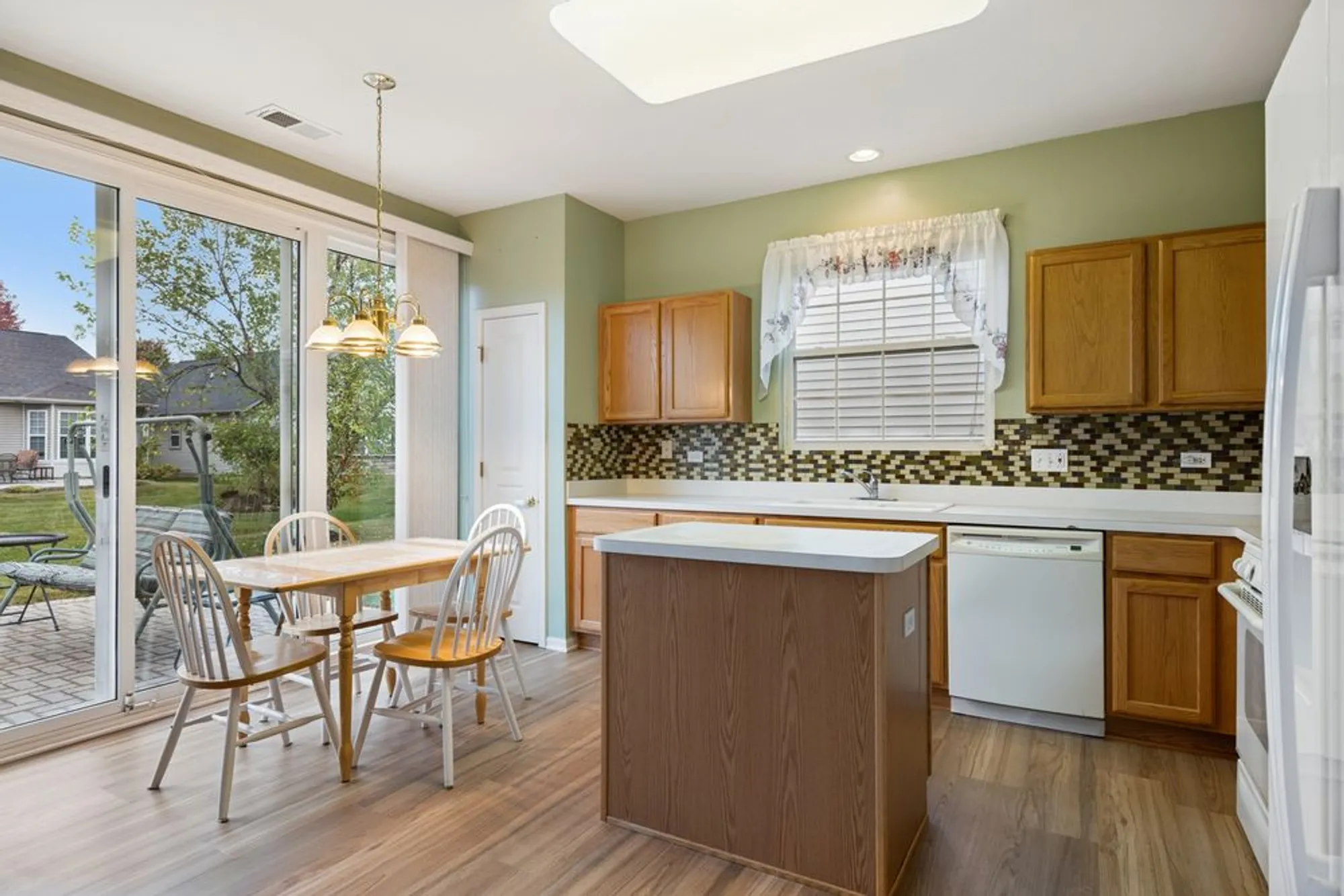 Property Slideshow image 8 of 20 | 2596 venetian ln, Elgin, IL, 60124