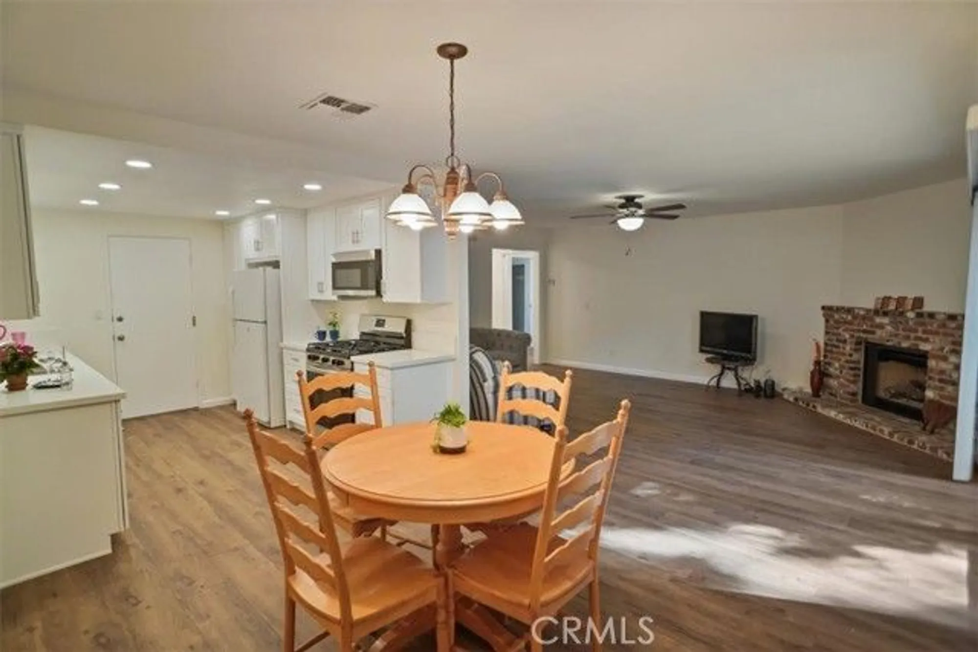 Property Slideshow image 5 of 34 | 19380 anzel cir, Newhall, CA, 91321