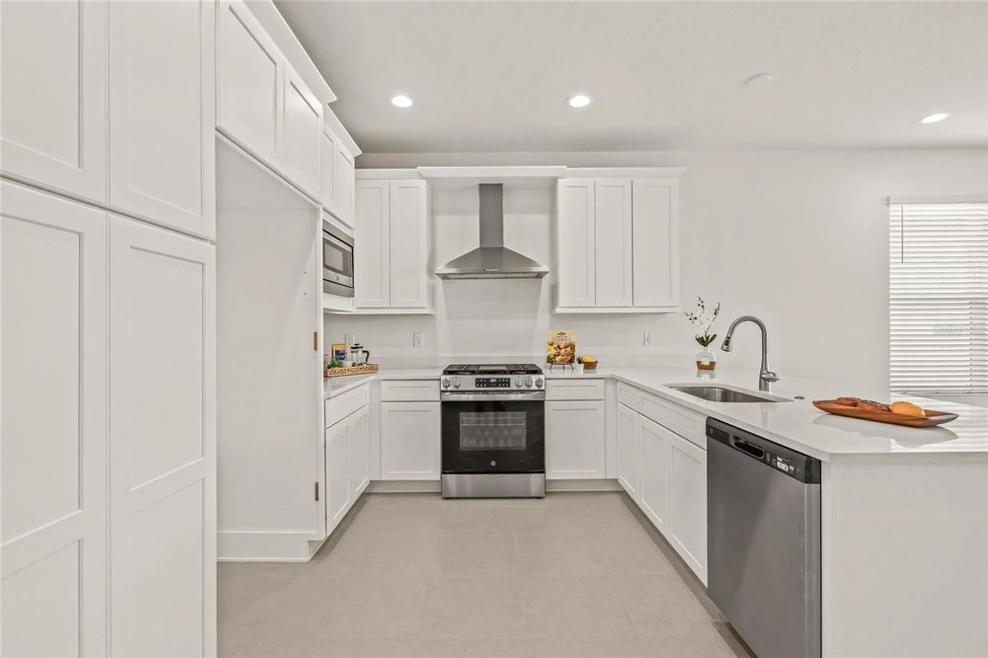 Property Slideshow image 12 of 47 | 32565 veneto pl, Wesley Chapel, FL, 33543