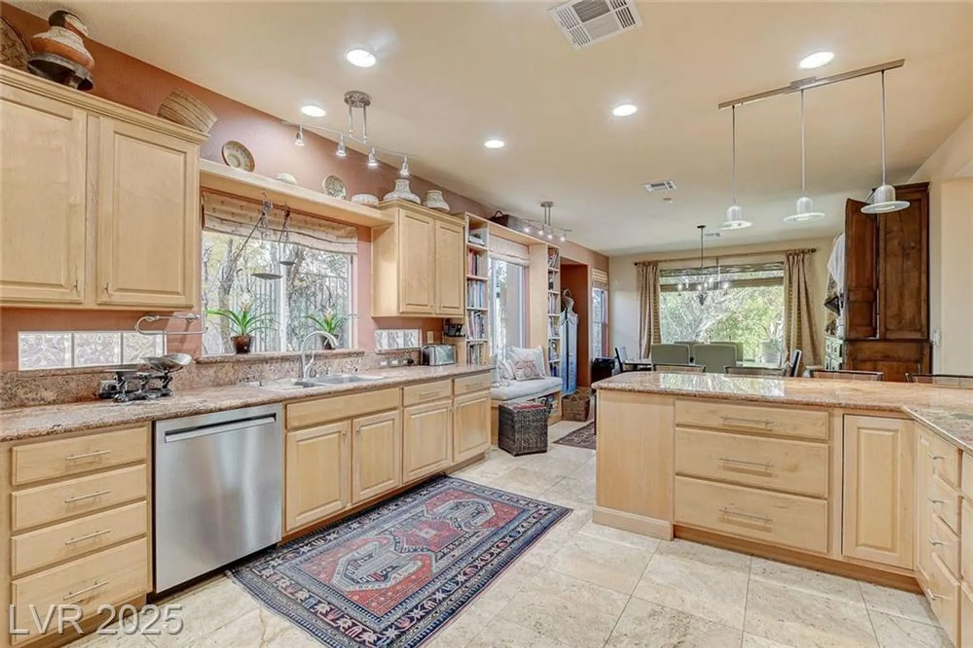 Property Slideshow image 21 of 56 | 5152 vincitor st, Las Vegas, NV, 89135