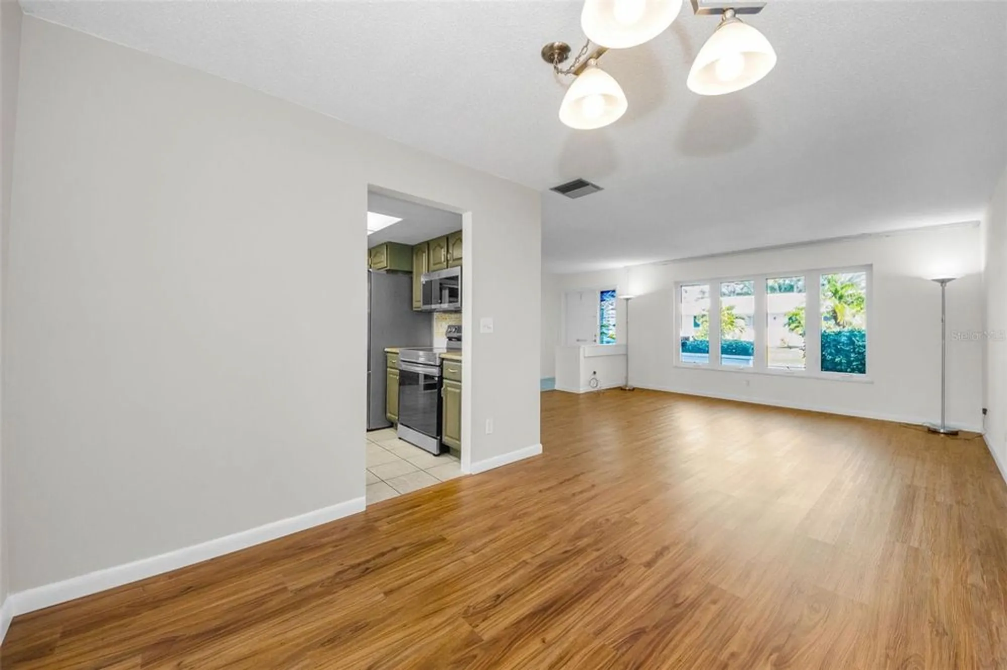 Property Slideshow image 19 of 66 | 14052 89th ave, Seminole, FL, 33776