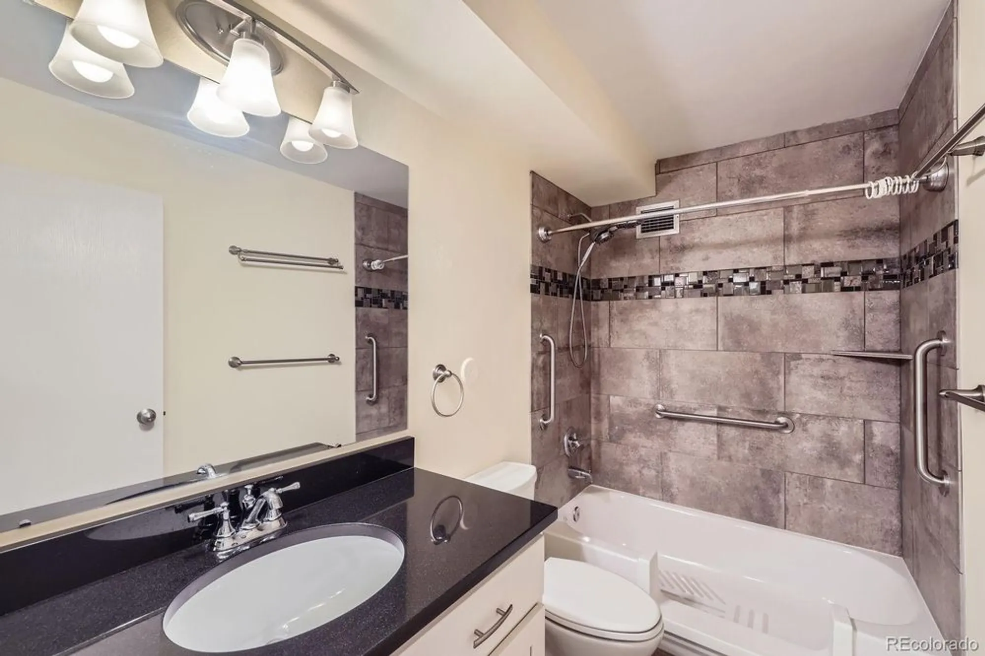 Property Slideshow image 13 of 17 | 3124 s wheeling way apt 102, Aurora, CO, 80014