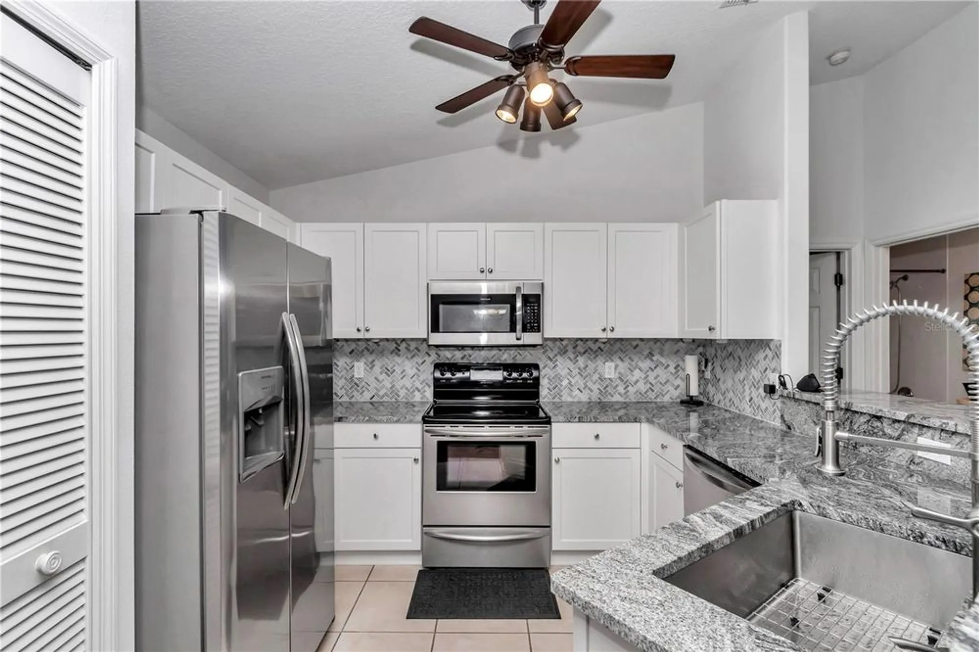 Property Slideshow image 4 of 43 | 5556 grove mnr, Lady Lake, FL, 32159