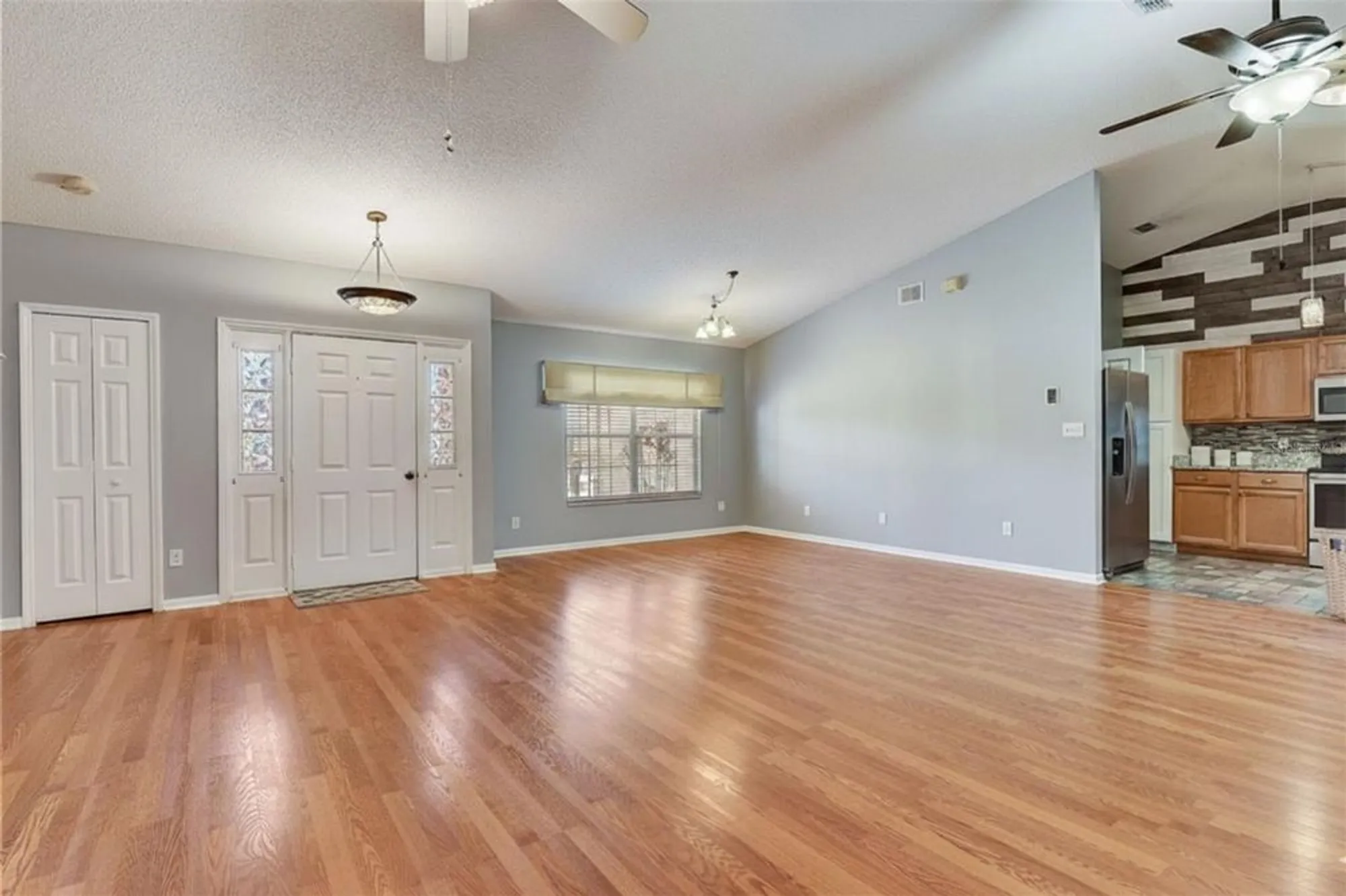 Property Slideshow image 6 of 43 | 25273 lost oak cir, Leesburg, FL, 34748